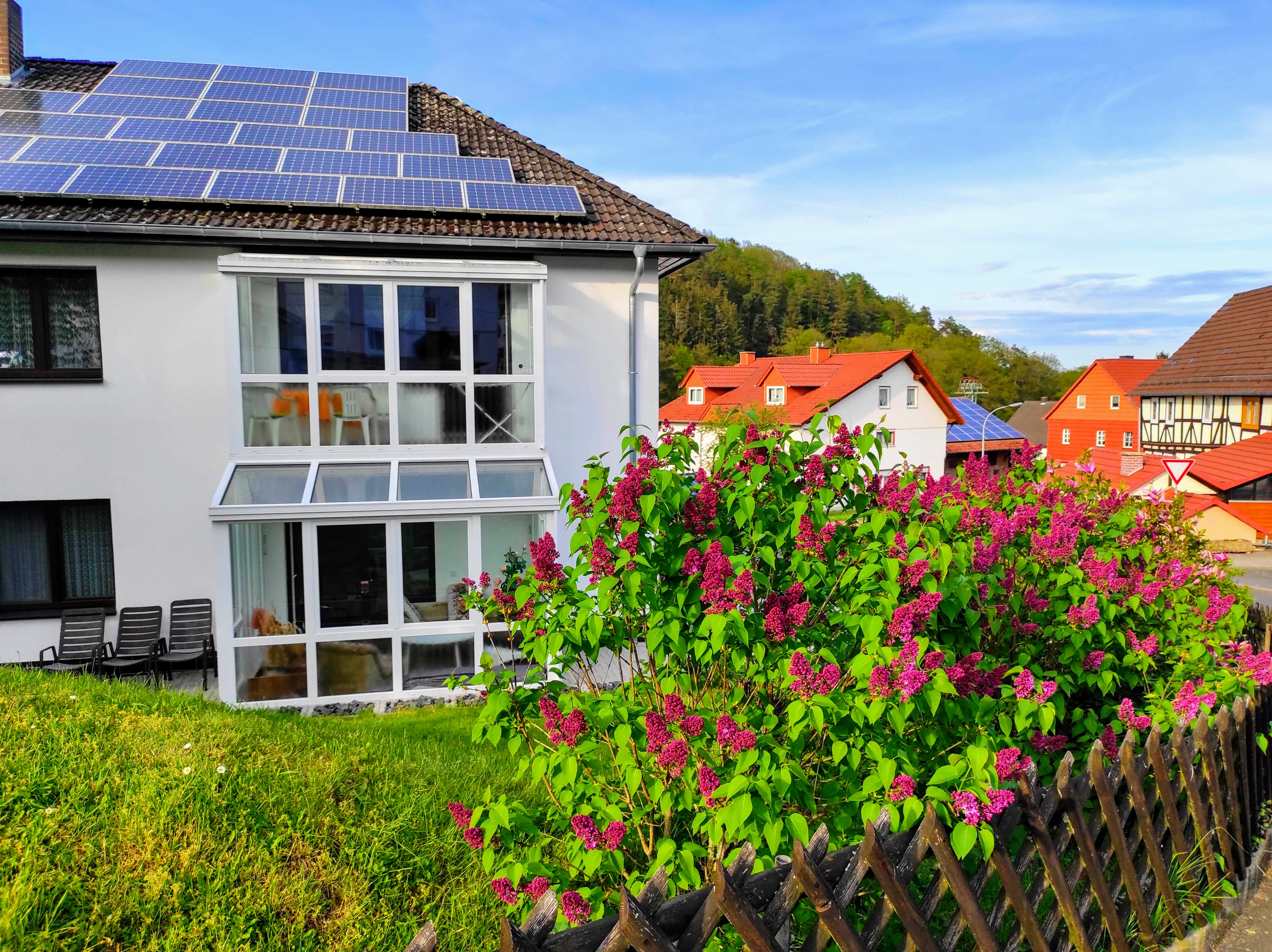 MonteurZimmer: Blick auf den Wintergarten - Ferienwohnung Heidrun Brand