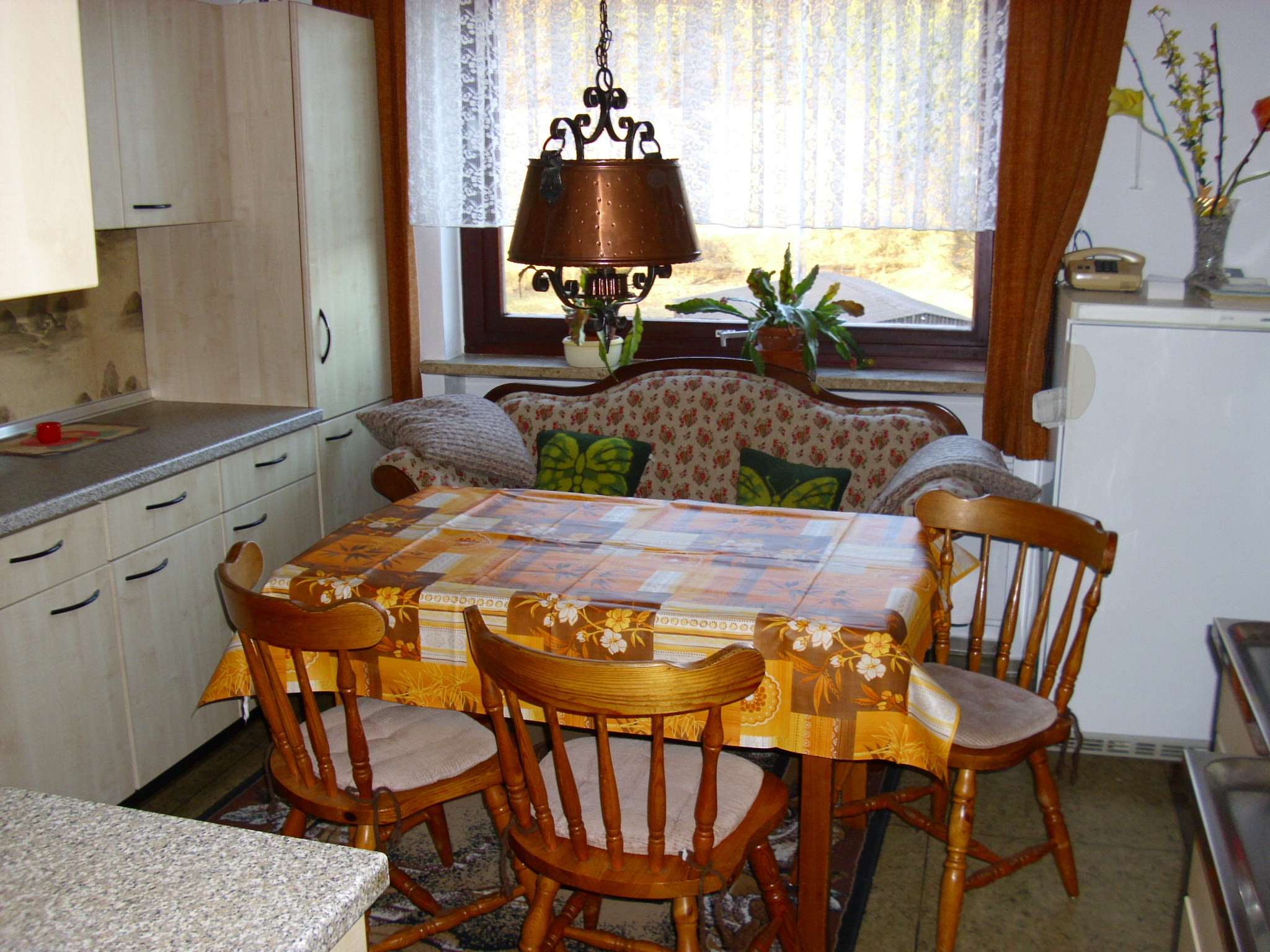 MonteurZimmer: Essecke in der Küche - Ferienwohnung Heidrun Brand