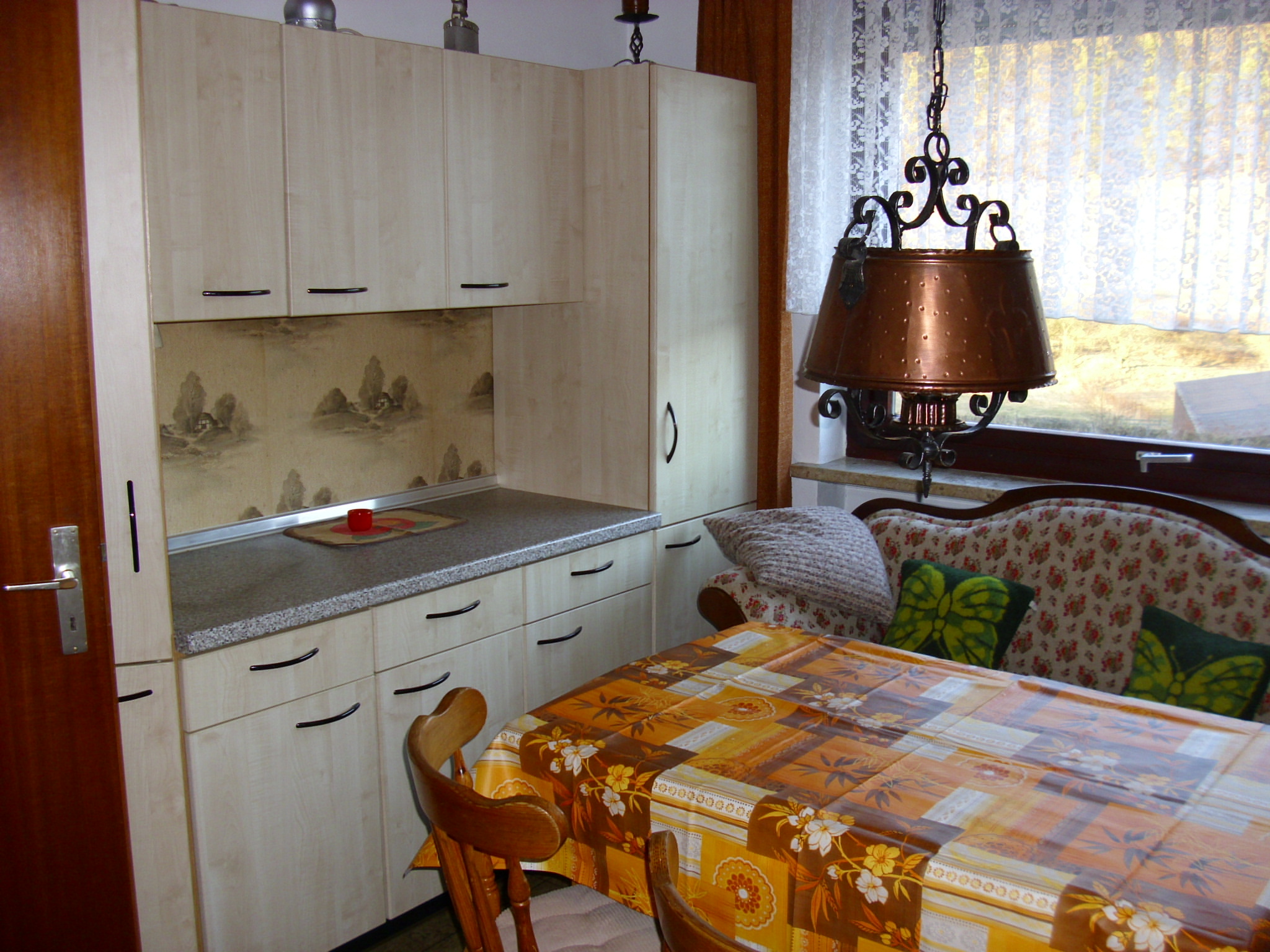 MonteurZimmer: Sitzplatz in der Küche - Ferienwohnung Heidrun Brand