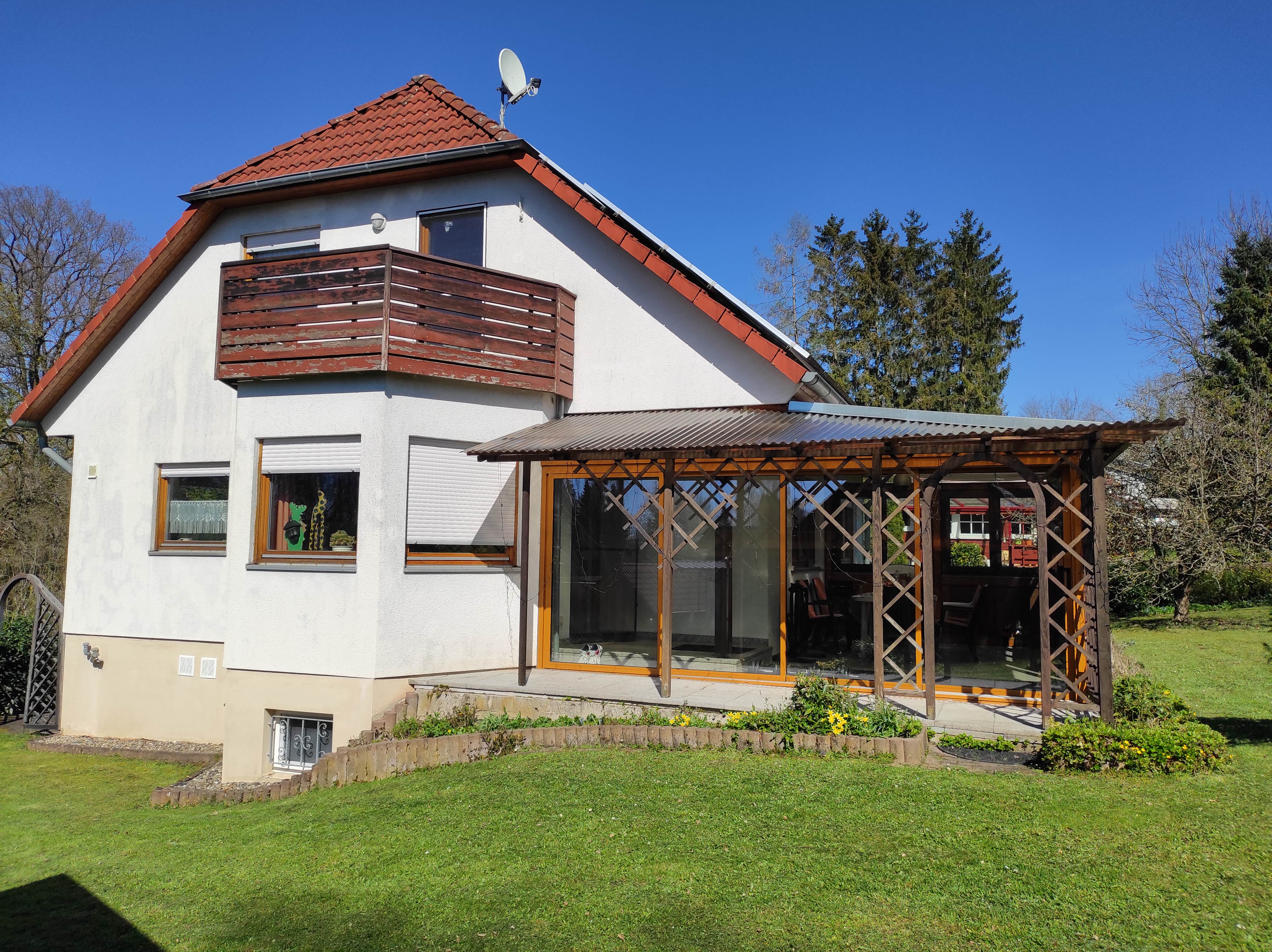 MonteurZimmer: Westansicht - Ferienwohnung Nadine Brand