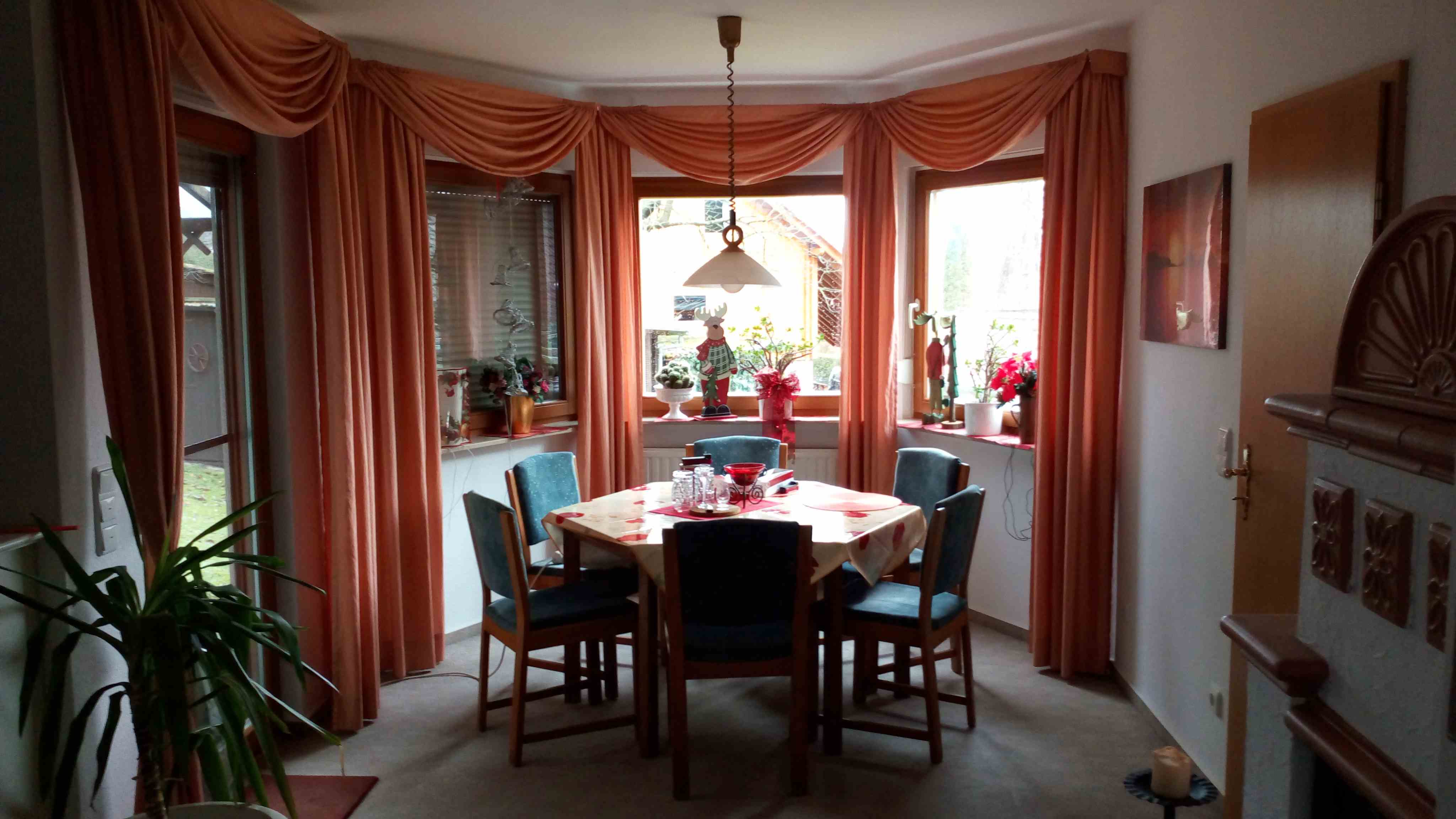 MonteurZimmer: Essecke im Wohnzimmer - Ferienwohnung Nadine Brand