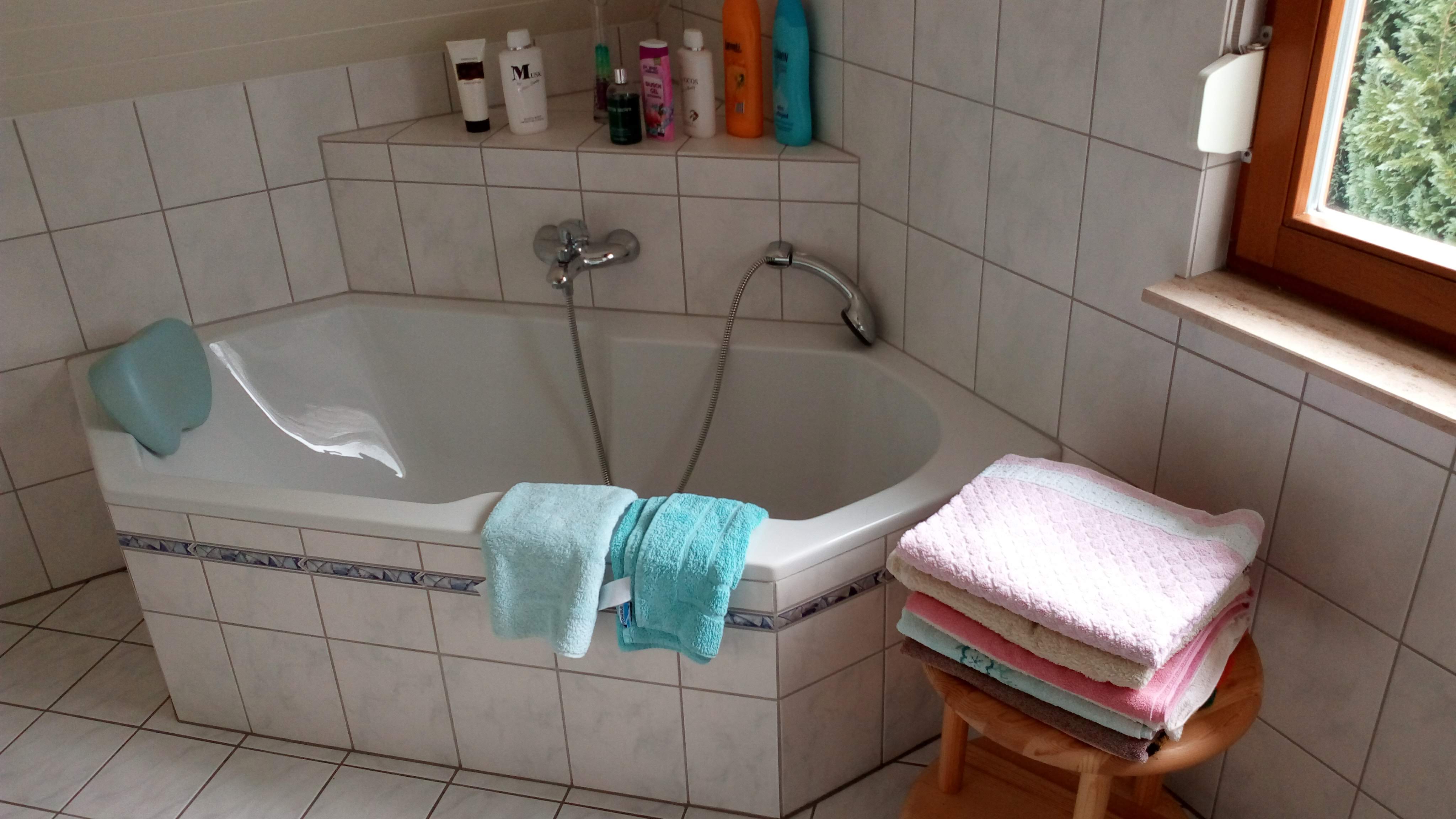 MonteurZimmer: Wanne im Bad - Ferienwohnung Nadine Brand