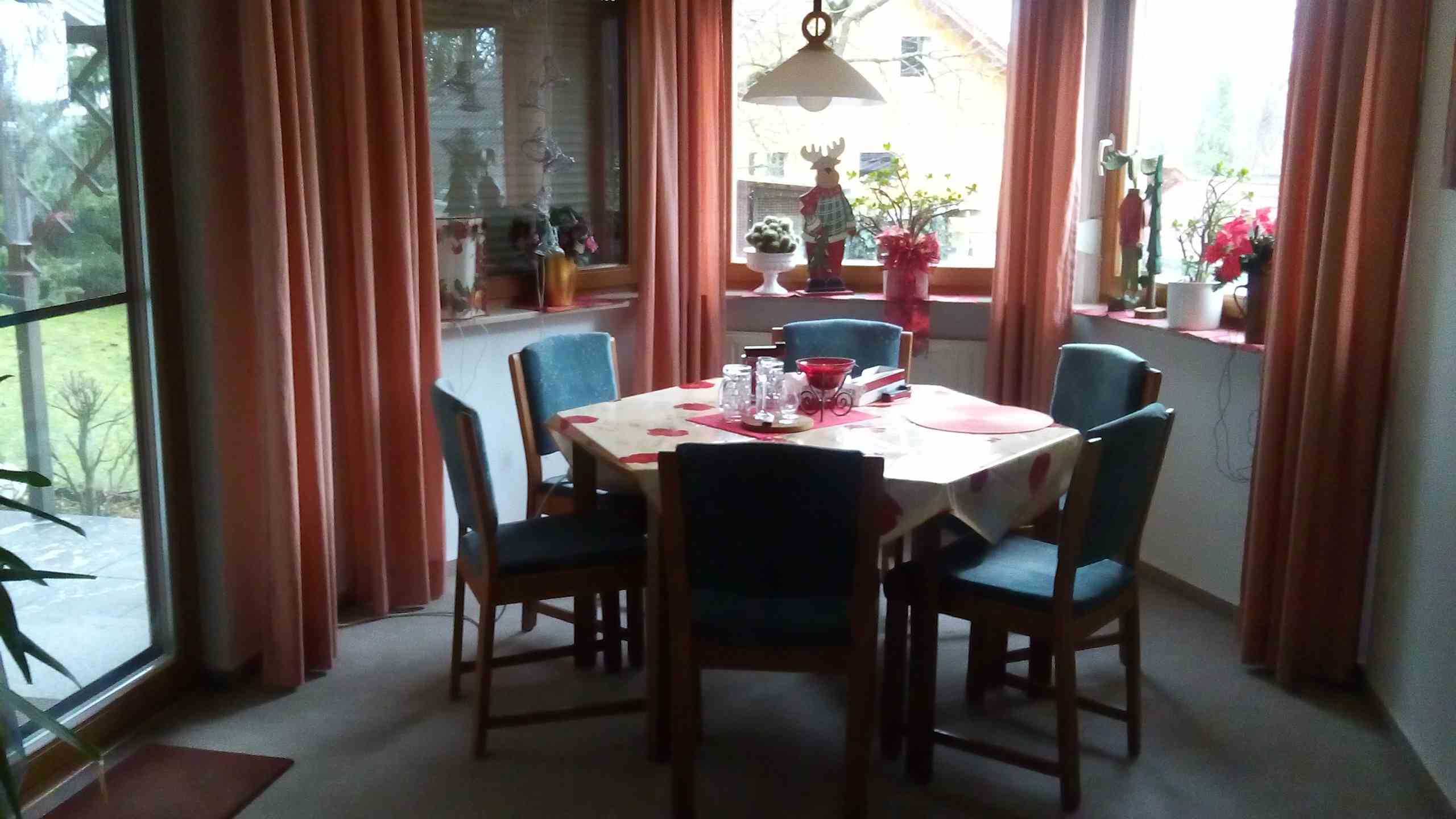 MonteurZimmer: Essecke - Ferienwohnung Nadine Brand