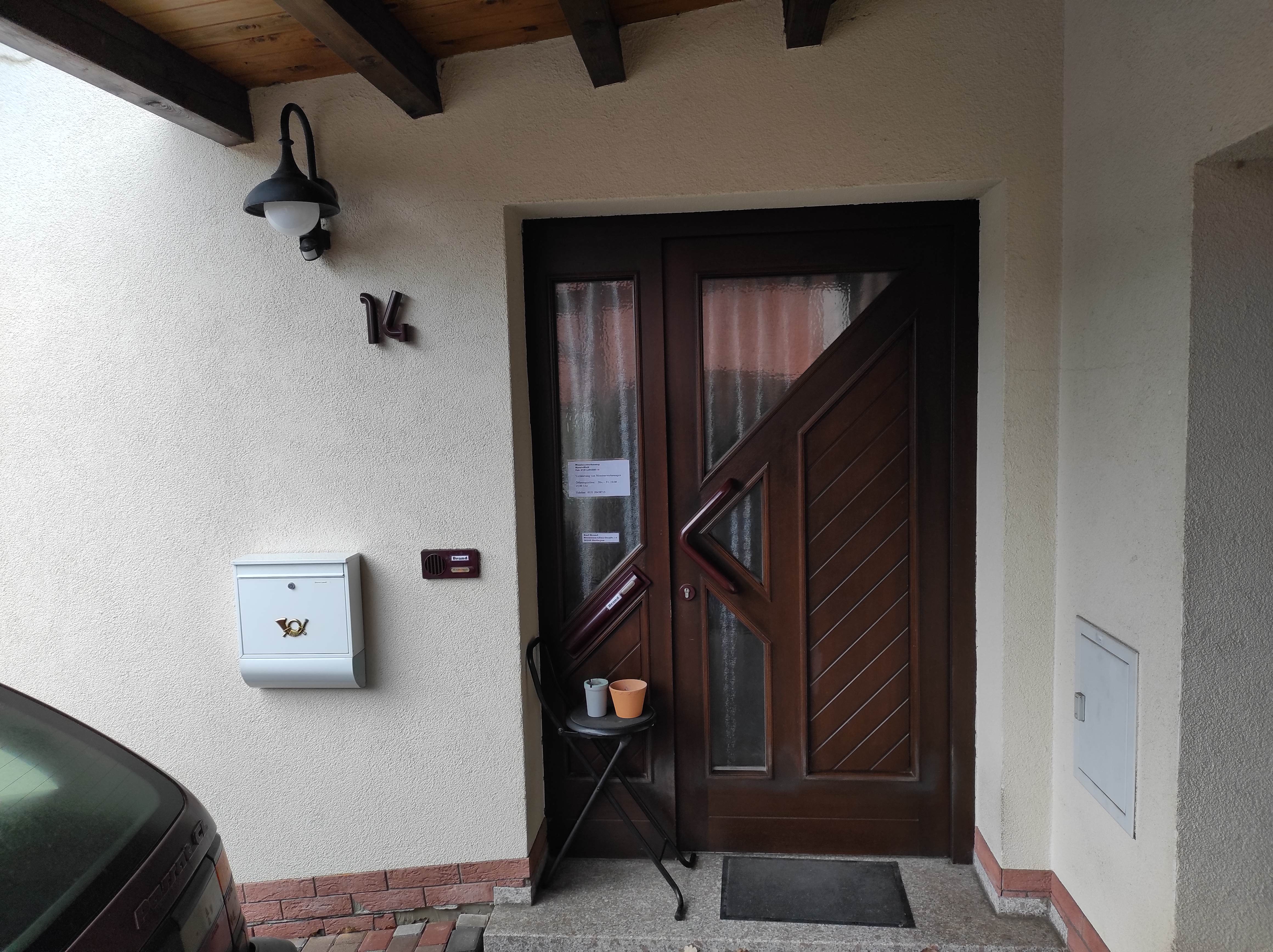 MonteurZimmer: Eingang zum Haus - Monteurwohnung MonteKali