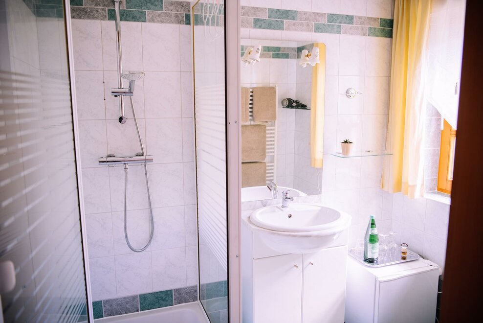 Monteur-Zimmer - Preis pro Nacht - Söchau -  Gästehaus Thermenblick