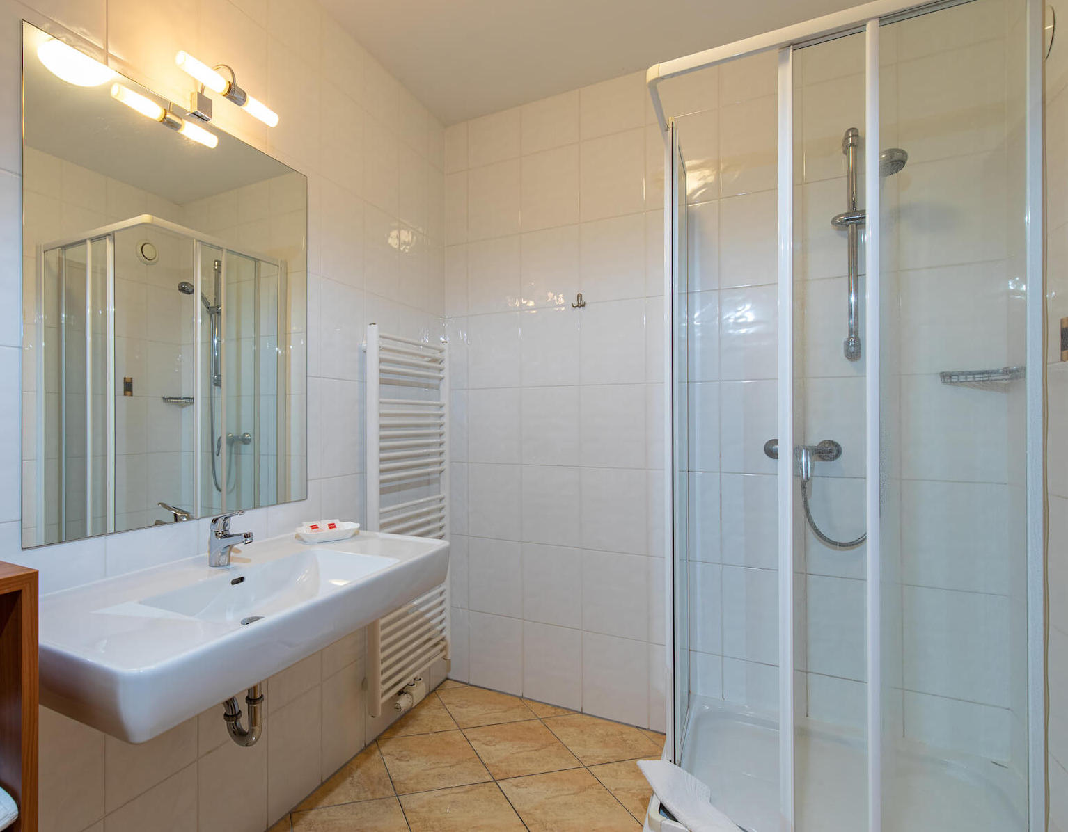 MonteurZimmer: Unsere Zimmer - Hotel-Restaurant Neuhold