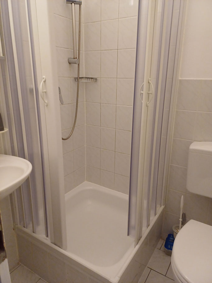 MonteurZimmer: Duschbad in den Zimmer  - Pension Hubertus 