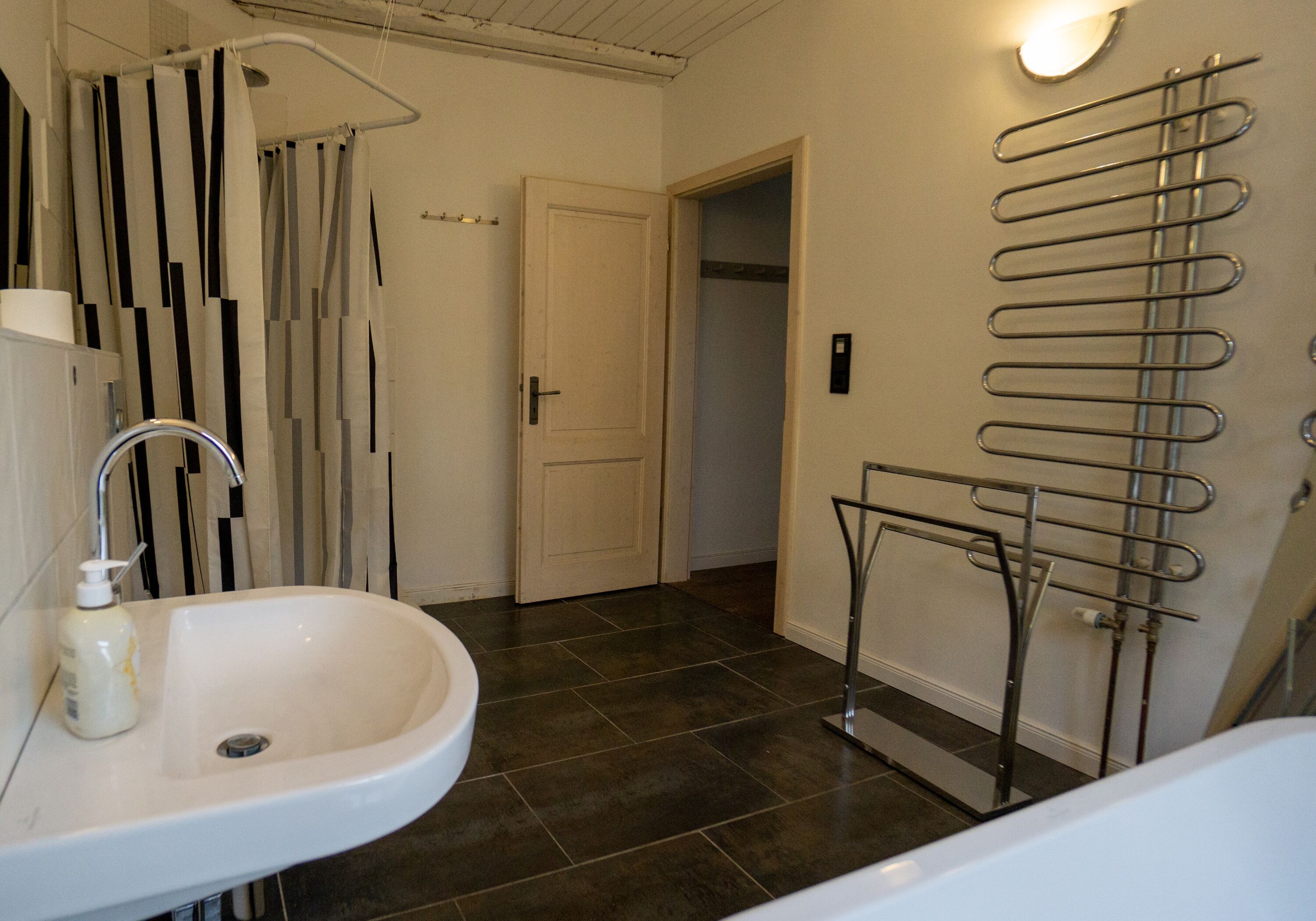 Monteur-Zimmer - Hamburg (Kreis Stormarn) - Schön geschnittene Wohnung für bis zu 8 Betten