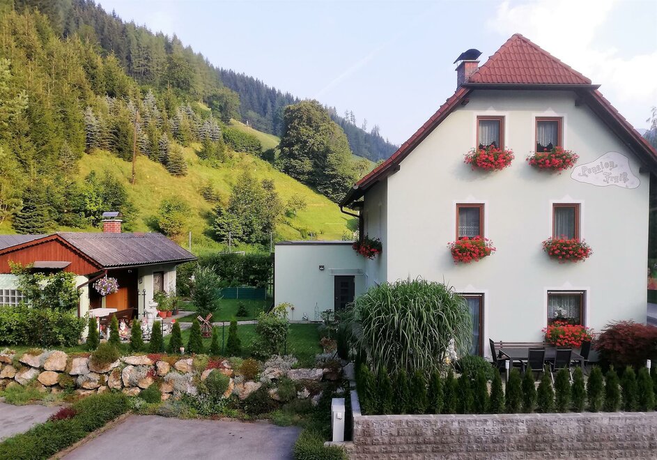 Monteur-Zimmer - Krieglach - Frühstückspension Hermine Fraiss