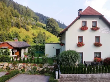 MonteurZimmer: Frühstückspension Hermine Fraiss