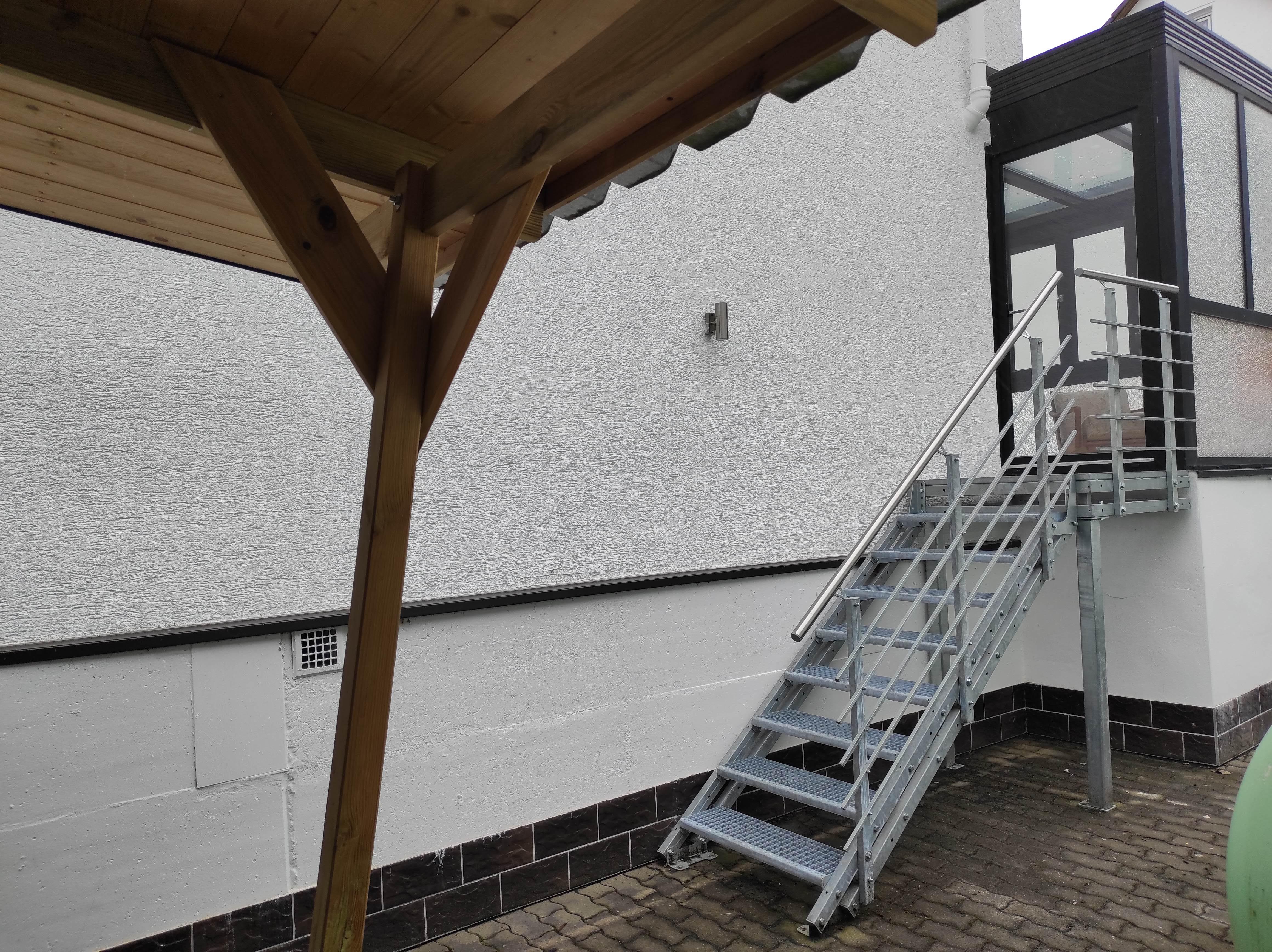 MonteurZimmer: Aufgang zum Wintergarten - Ferienhaus Brand