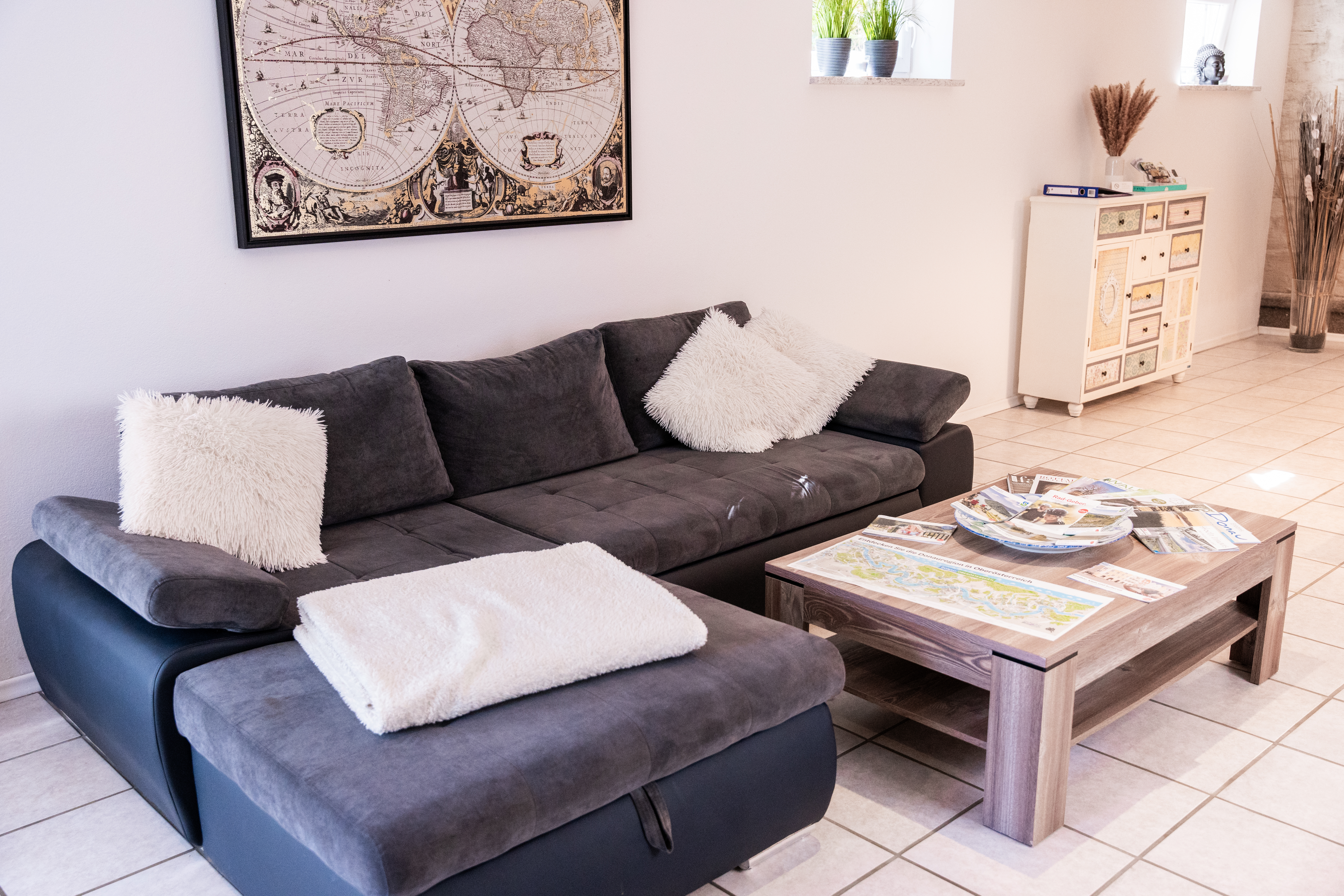 MonteurZimmer: Wohnbereich - Ferienwohnung am Wildbach bei Passau