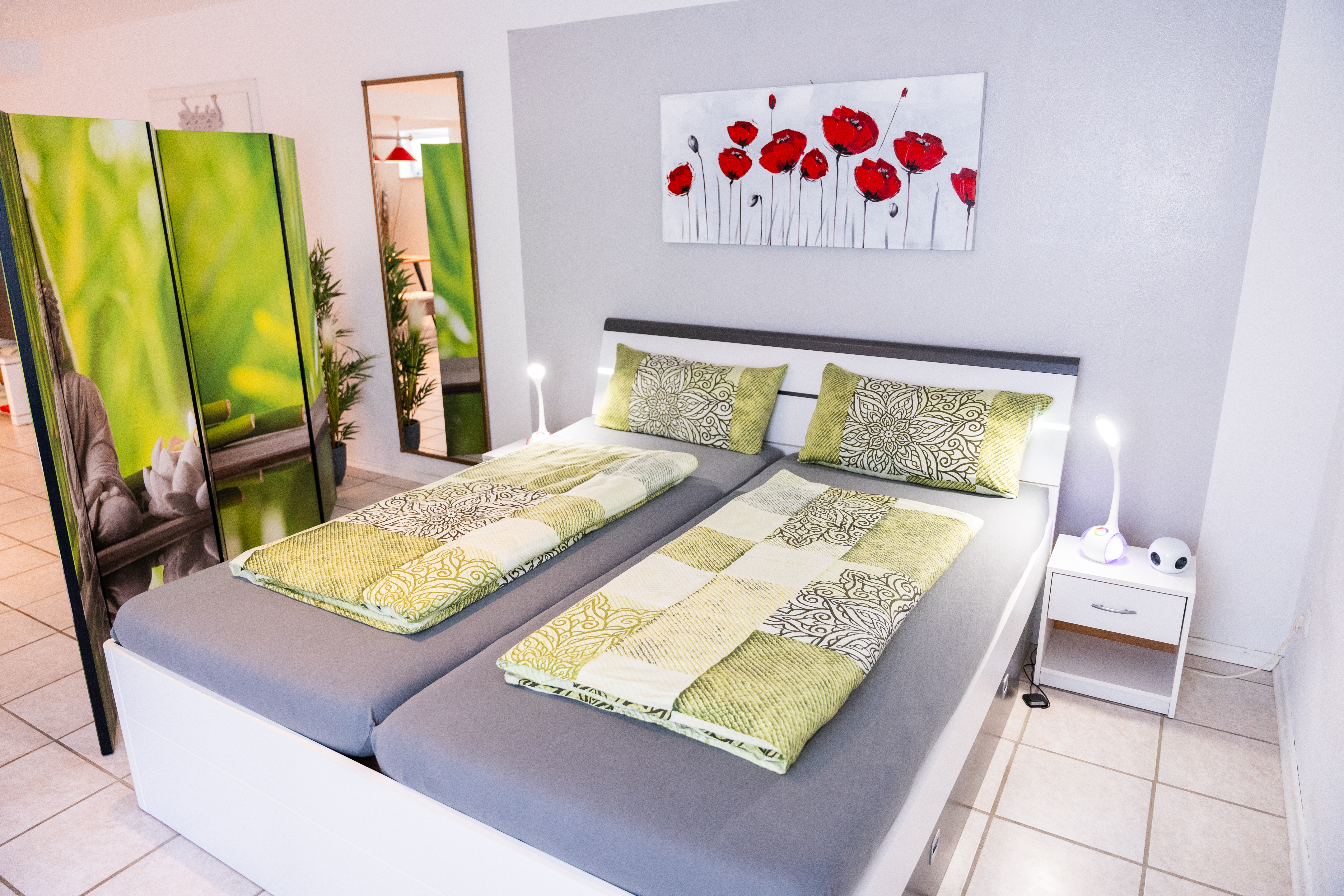 MonteurZimmer: Doppelbett 180 cm breit - Ferienwohnung am Wildbach bei Passau