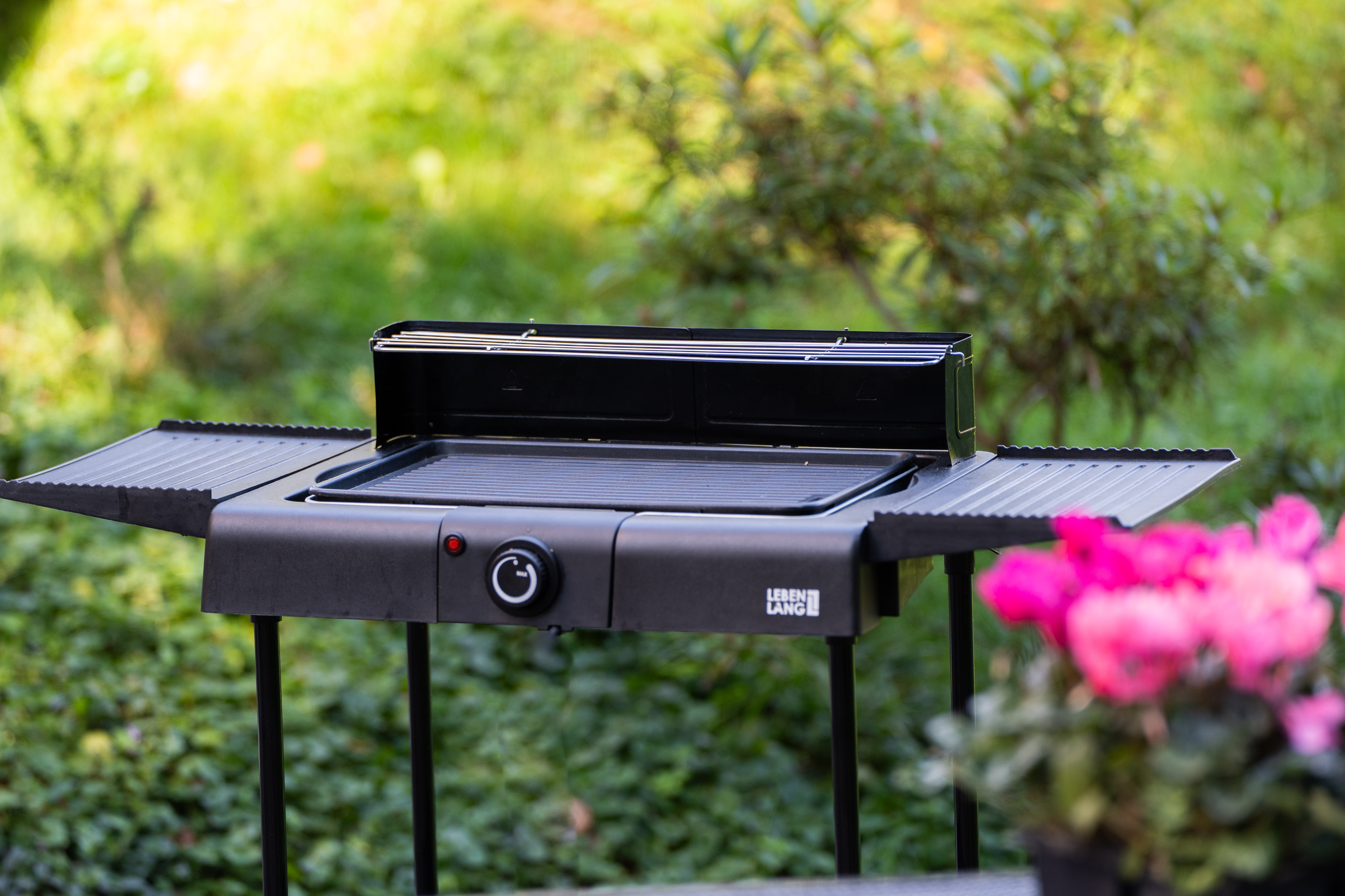 MonteurZimmer: Außen Elektrogrill - Ferienwohnung am Wildbach bei Passau