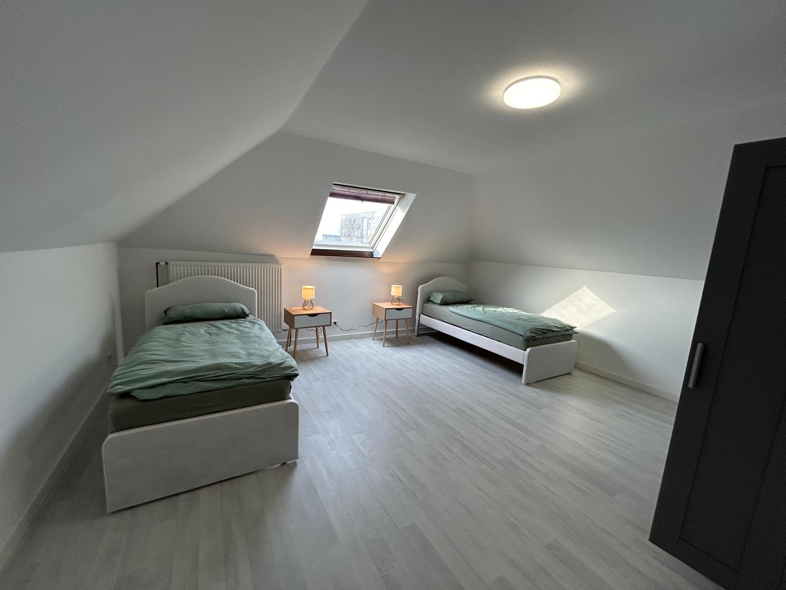 Monteur-Zimmer - Steinbach (Taunus) - Top Monteurwohnung Frankfurt – WLAN, Küche, Parkplätze