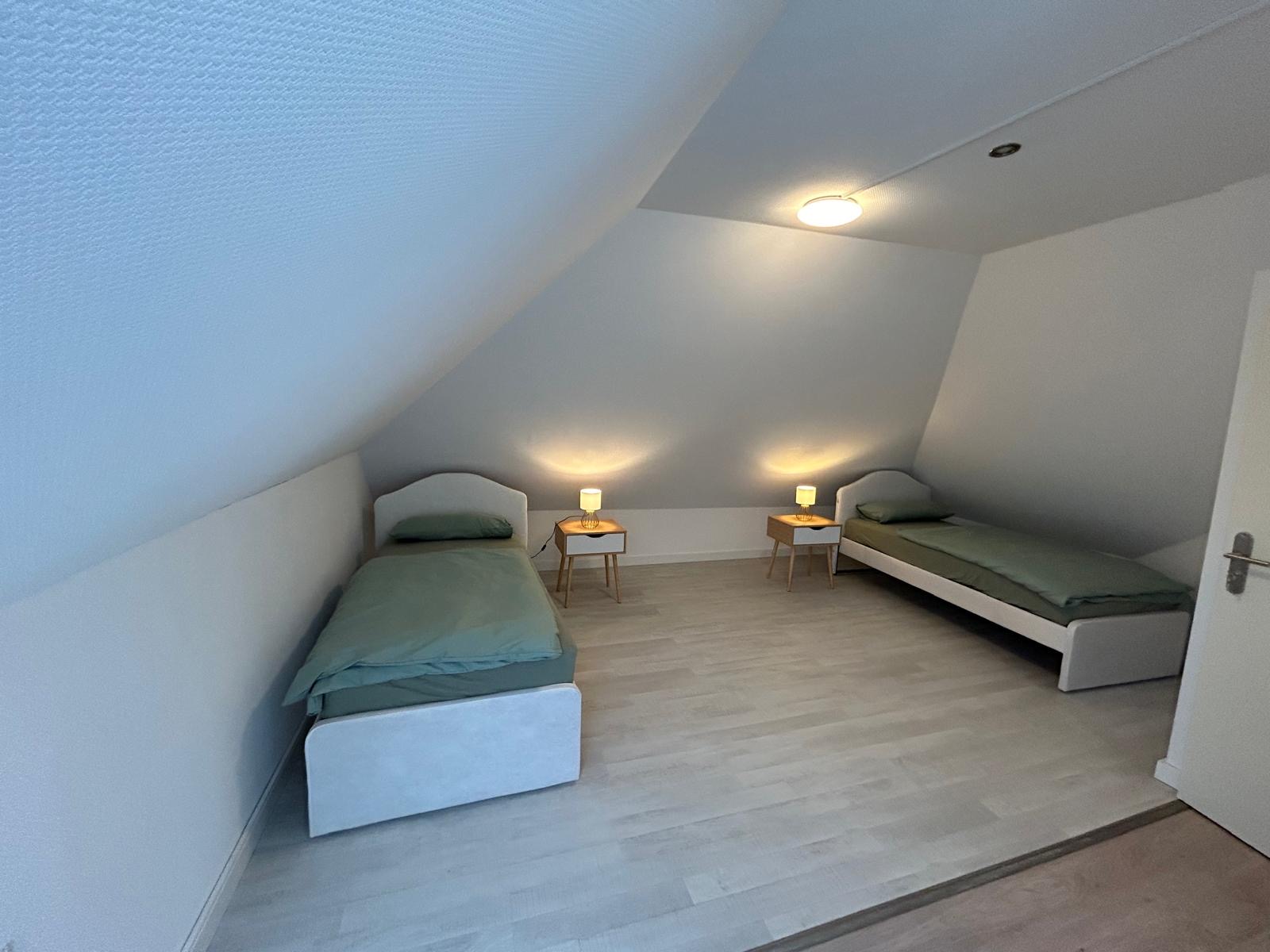 Monteur-Zimmer - Steinbach (Taunus) - Top Monteurwohnung Frankfurt – WLAN, Küche, Parkplätze