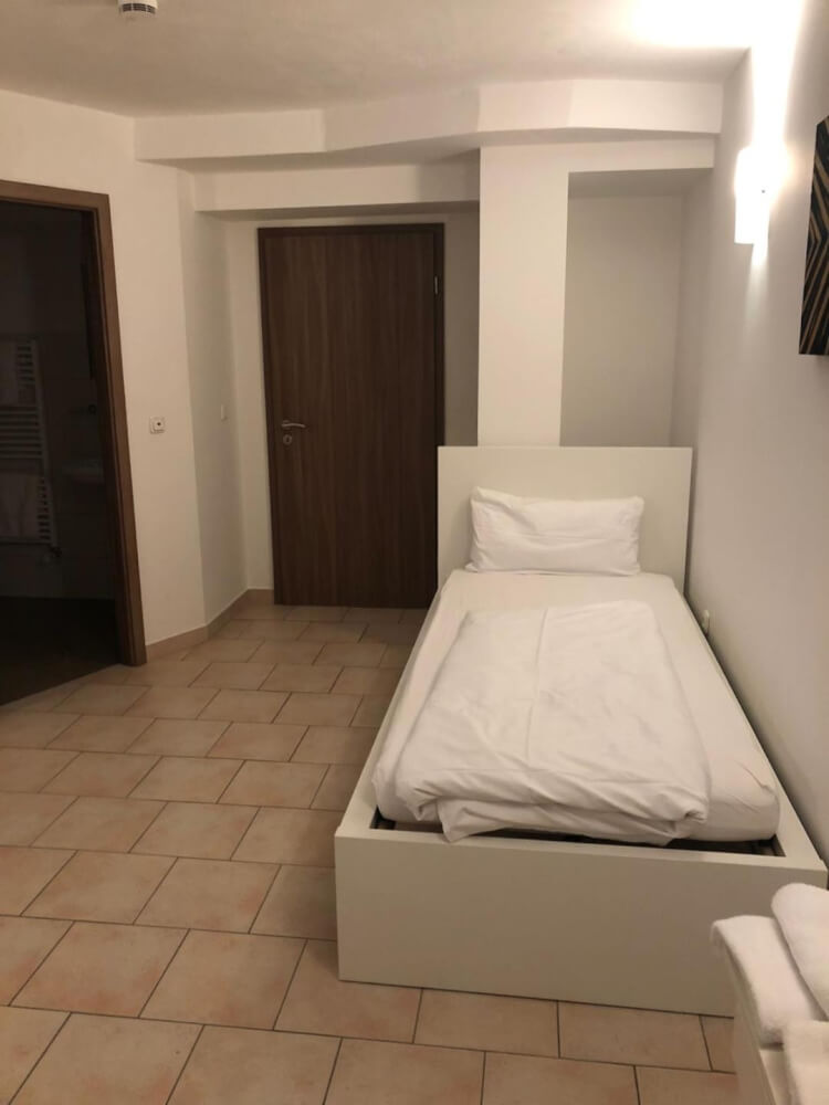 Monteur-Zimmer - Frankfurt am Main - Pension-Hotel for Rent -Hotel Isabella