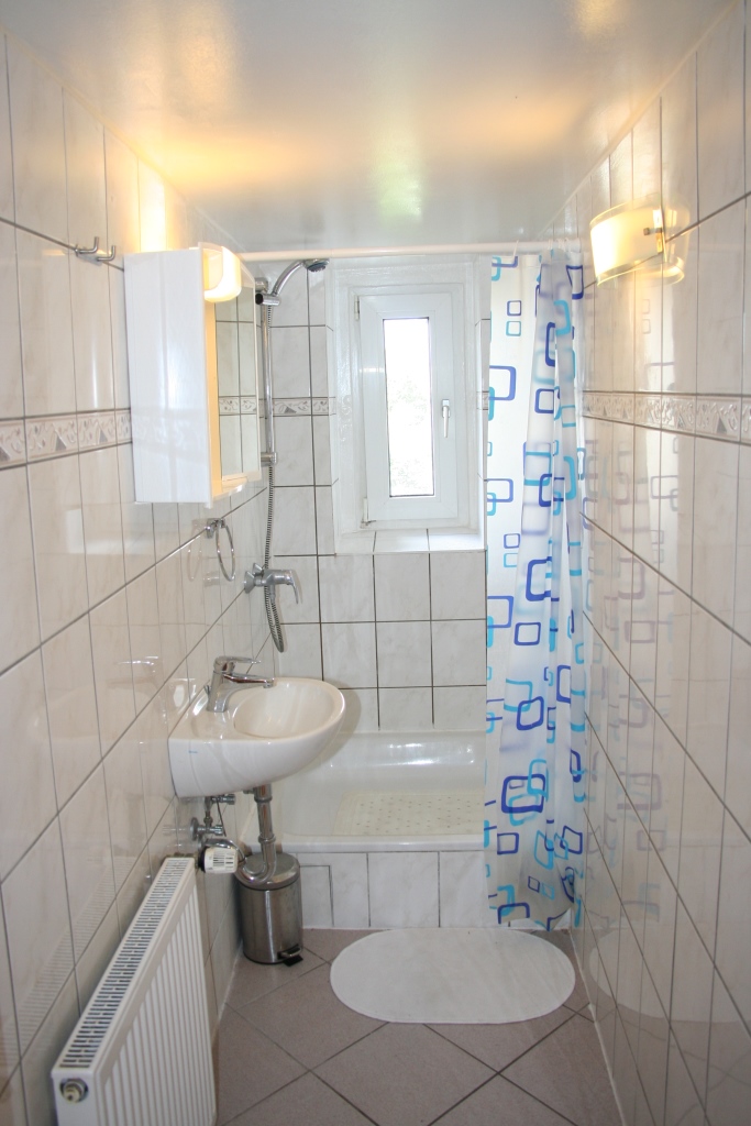 MonteurZimmer: Dusche - Gästezimmervermietung Simon - Gästezimmer am Main