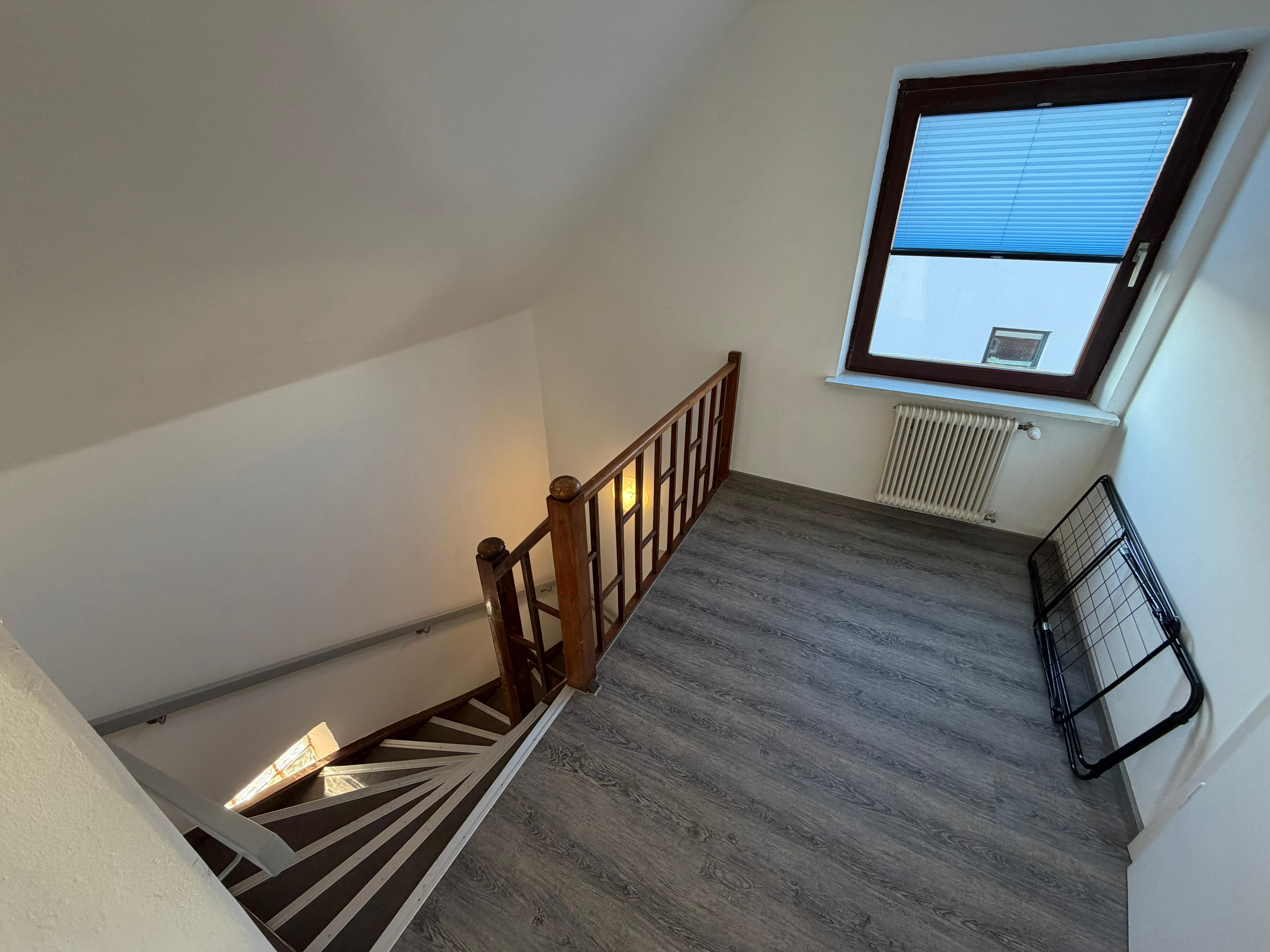 MonteurZimmer: Stiegenhaus - Idyllisches Einfamilienhaus in Klagenfurt für Arbeiter oder Urlauber