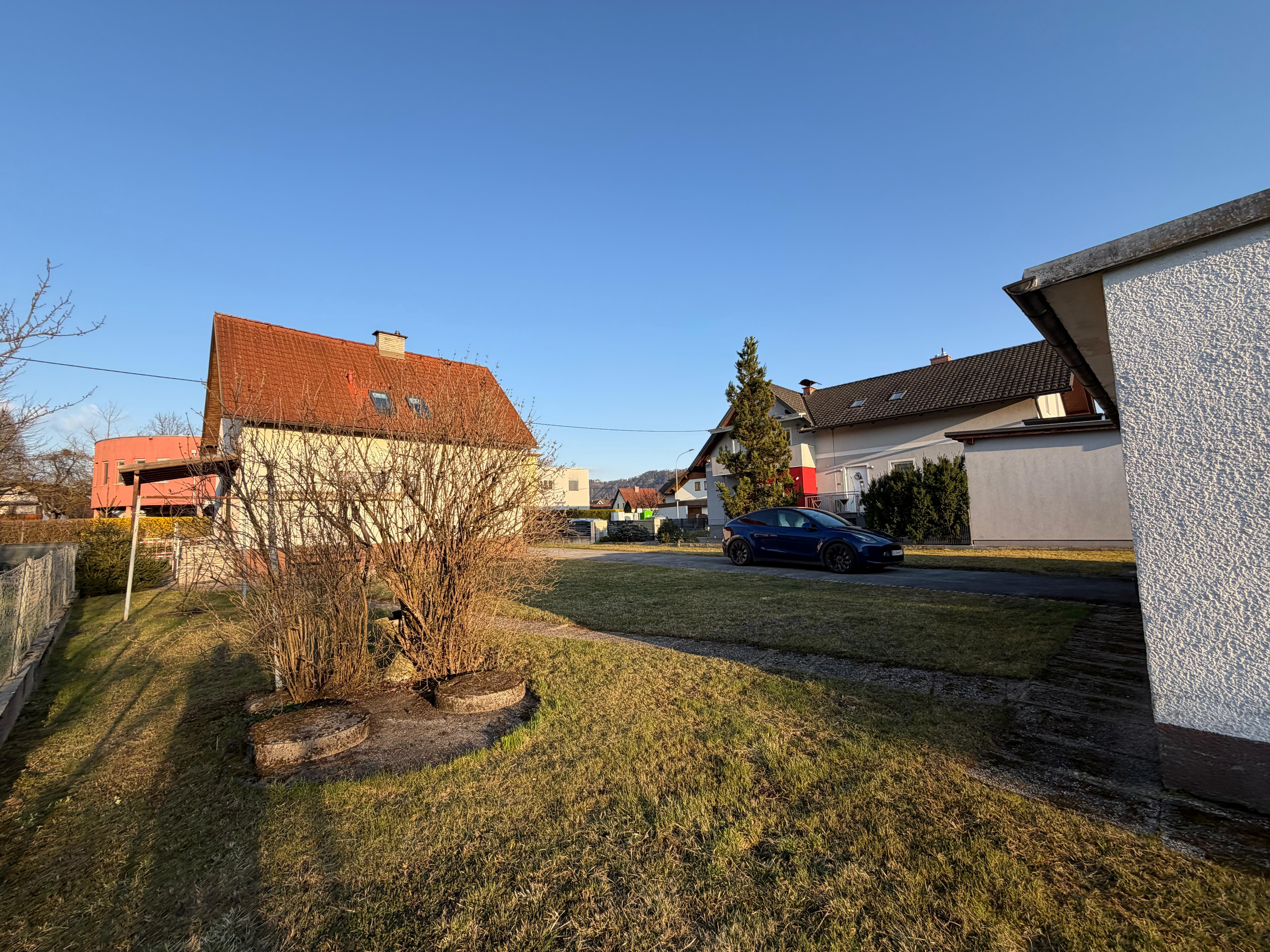 MonteurZimmer: Garten - Idyllisches Einfamilienhaus in Klagenfurt für Arbeiter oder Urlauber