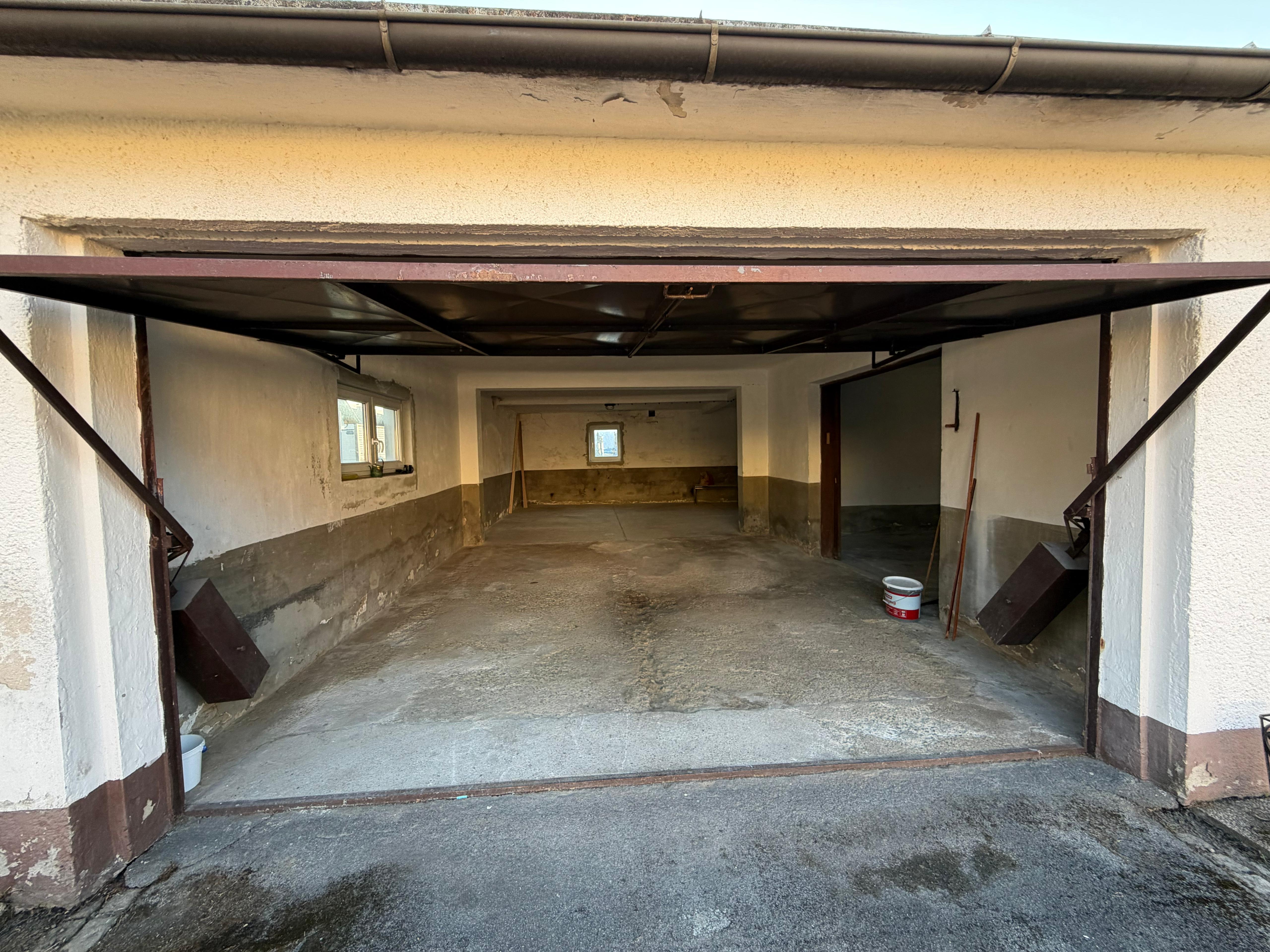 MonteurZimmer: Garage - Idyllisches Einfamilienhaus in Klagenfurt für Arbeiter oder Urlauber