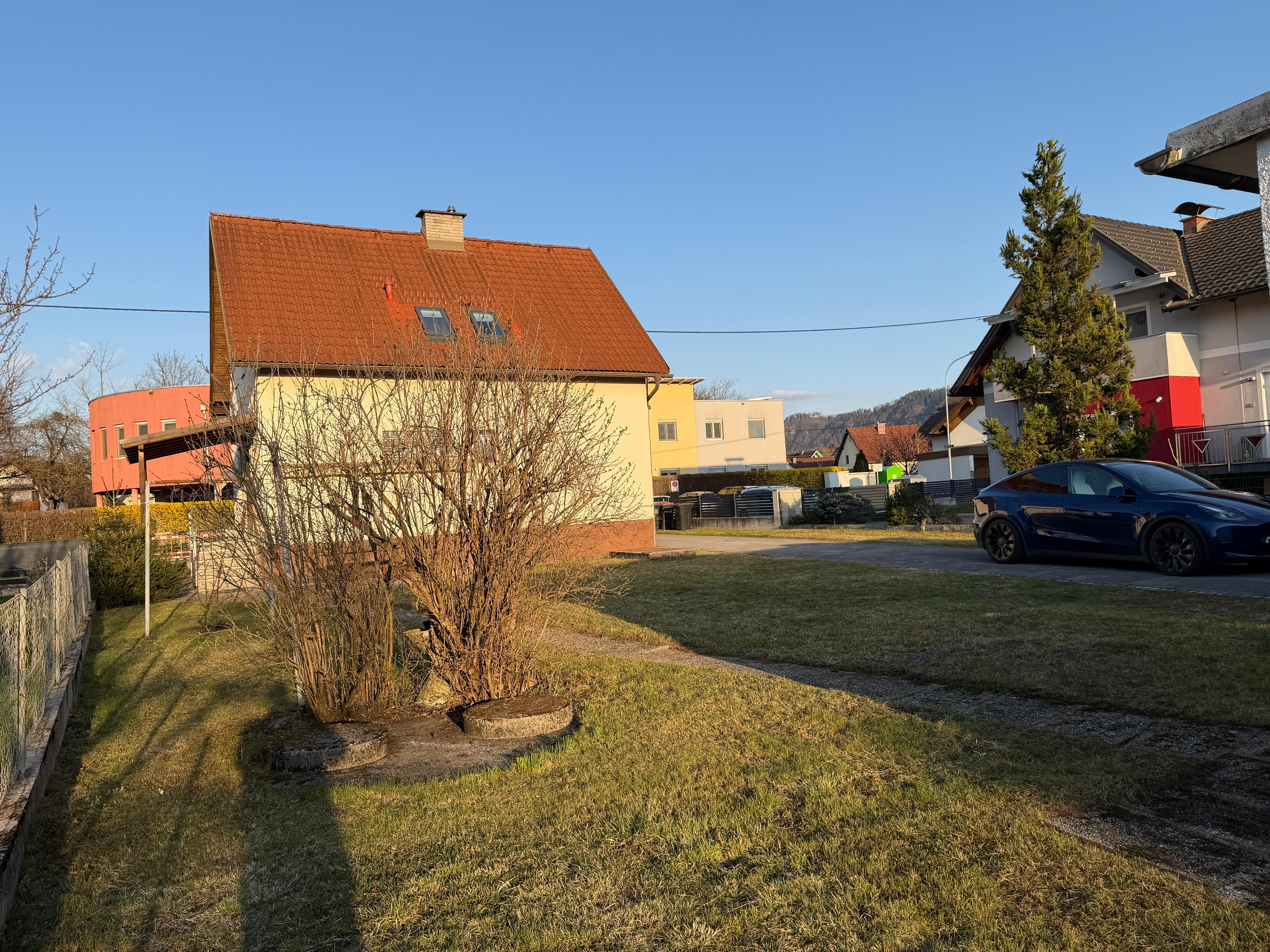 MonteurZimmer: Garten - Idyllisches Einfamilienhaus in Klagenfurt für Arbeiter oder Urlauber