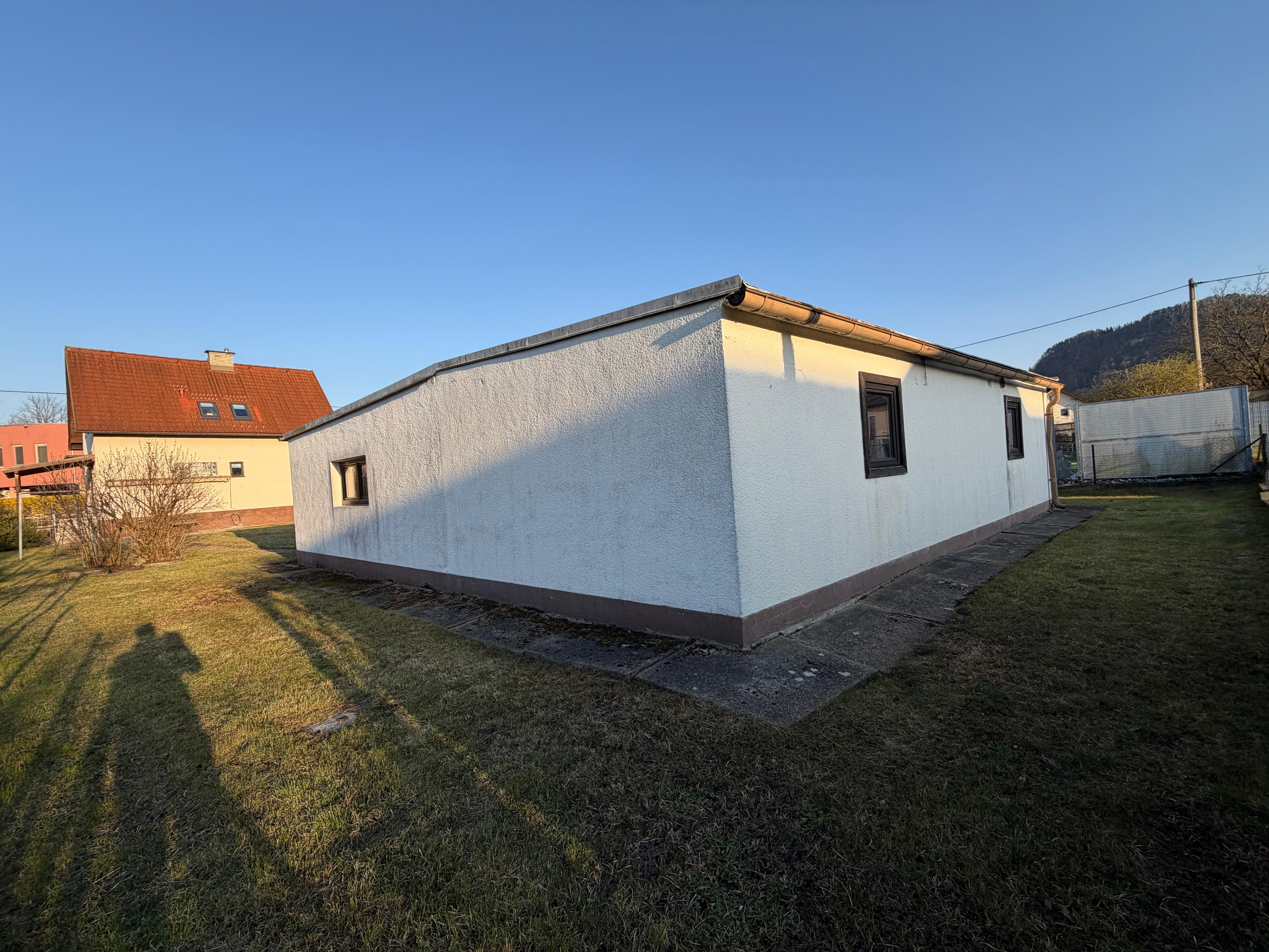 MonteurZimmer: Garage - Idyllisches Einfamilienhaus in Klagenfurt für Arbeiter oder Urlauber