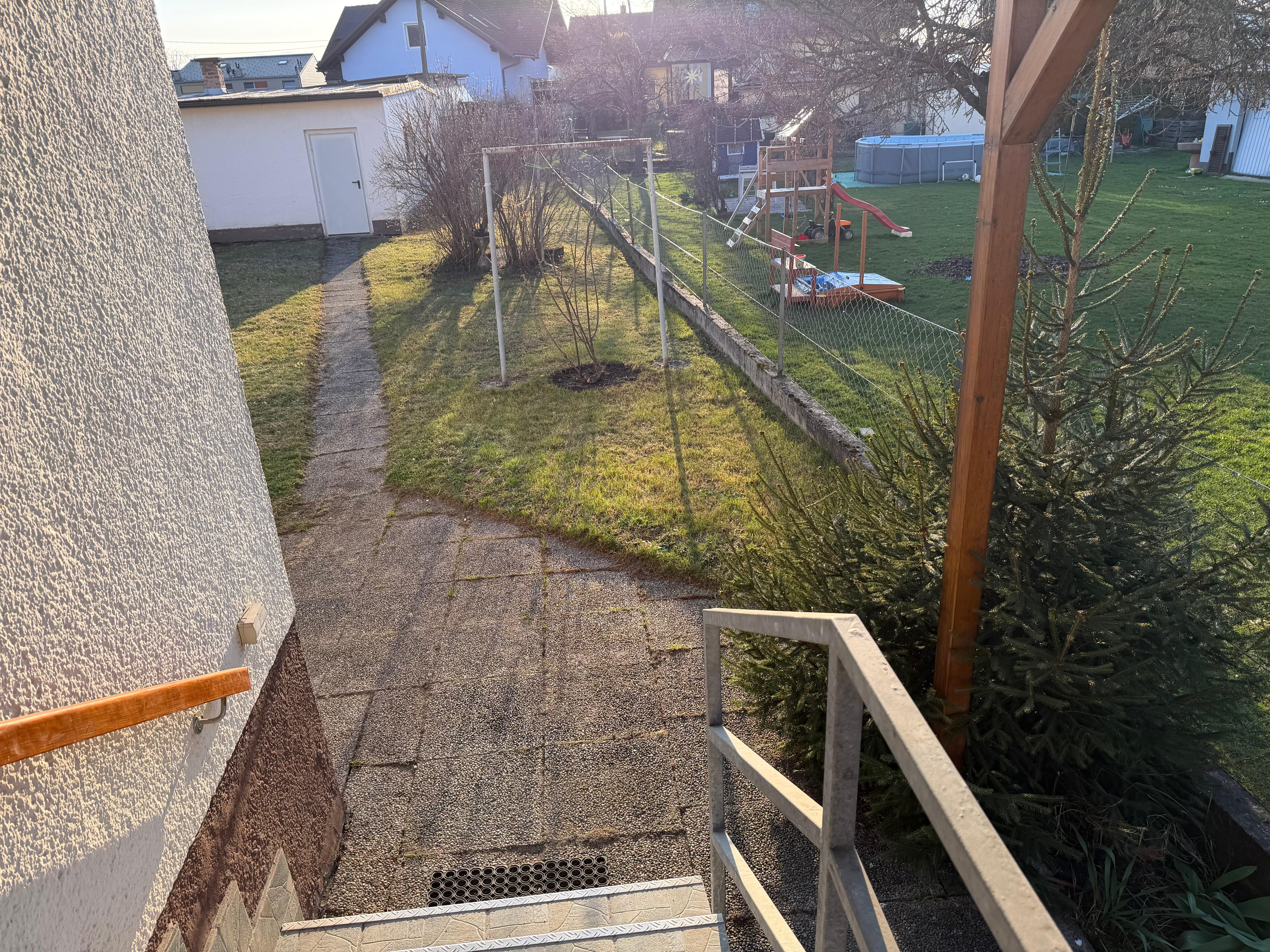 MonteurZimmer: Garten - Idyllisches Einfamilienhaus in Klagenfurt für Arbeiter oder Urlauber