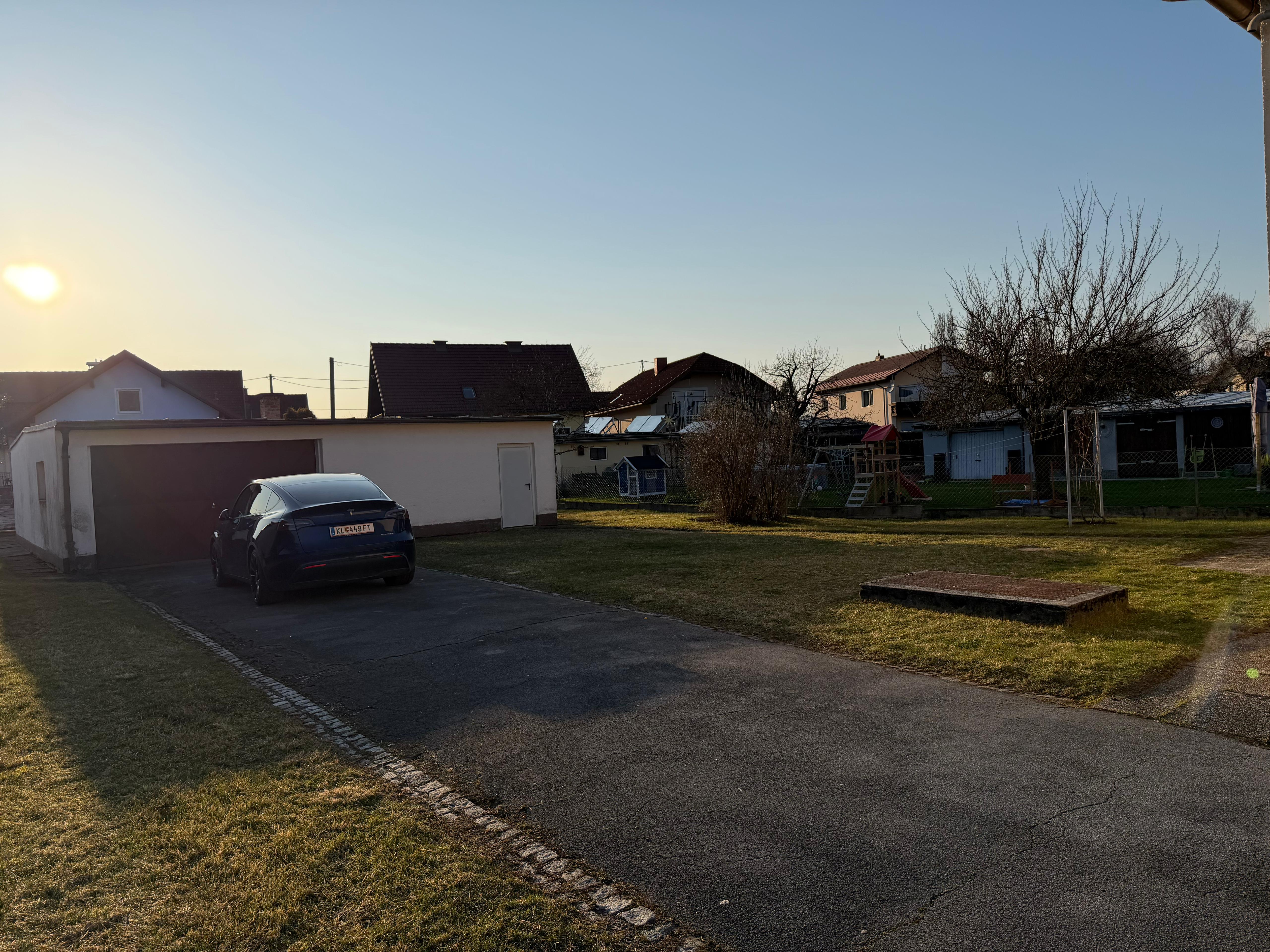 MonteurZimmer: Einfahrt - Idyllisches Einfamilienhaus in Klagenfurt für Arbeiter oder Urlauber