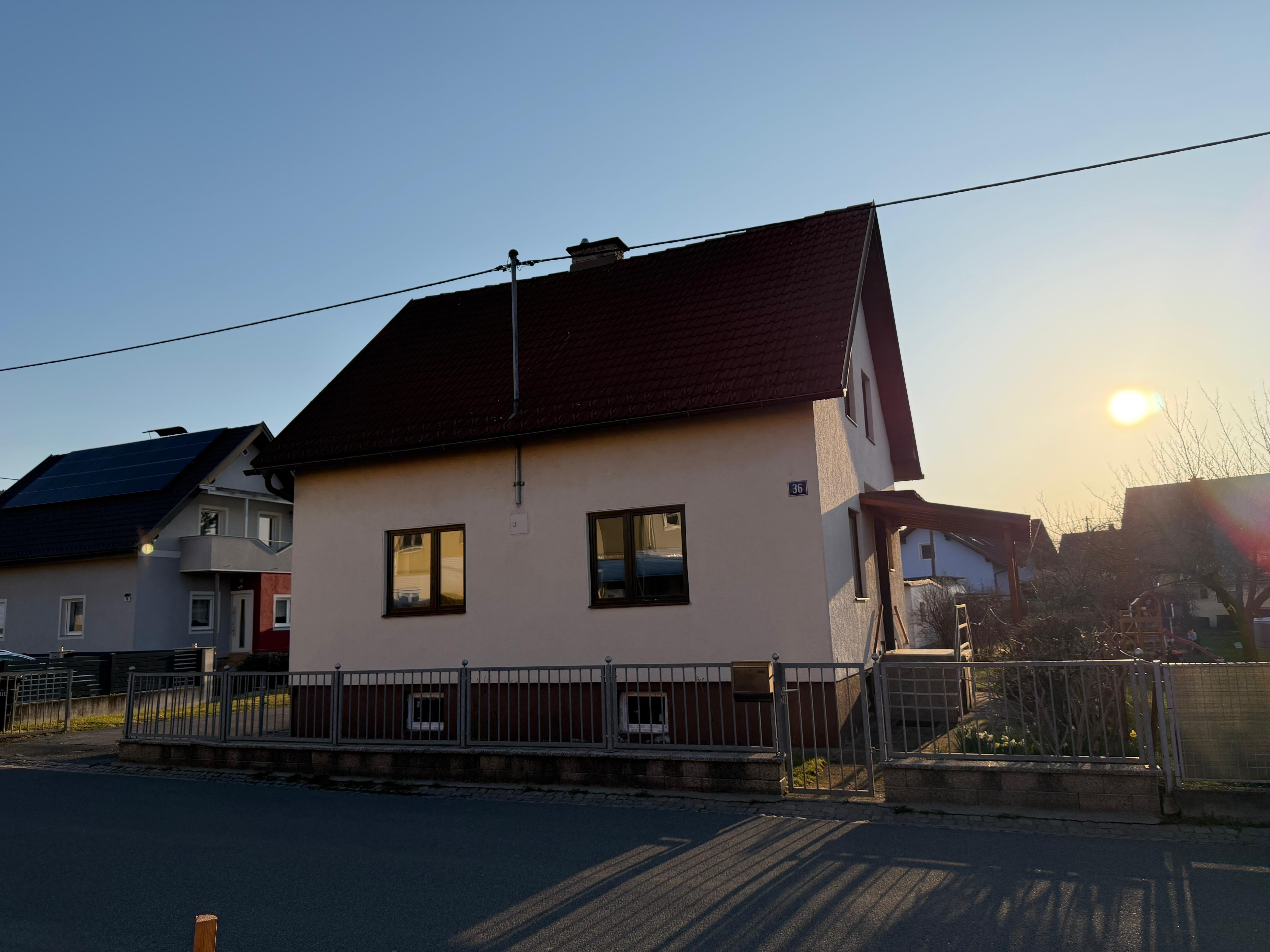 MonteurZimmer: Hausfront - Idyllisches Einfamilienhaus in Klagenfurt für Arbeiter oder Urlauber