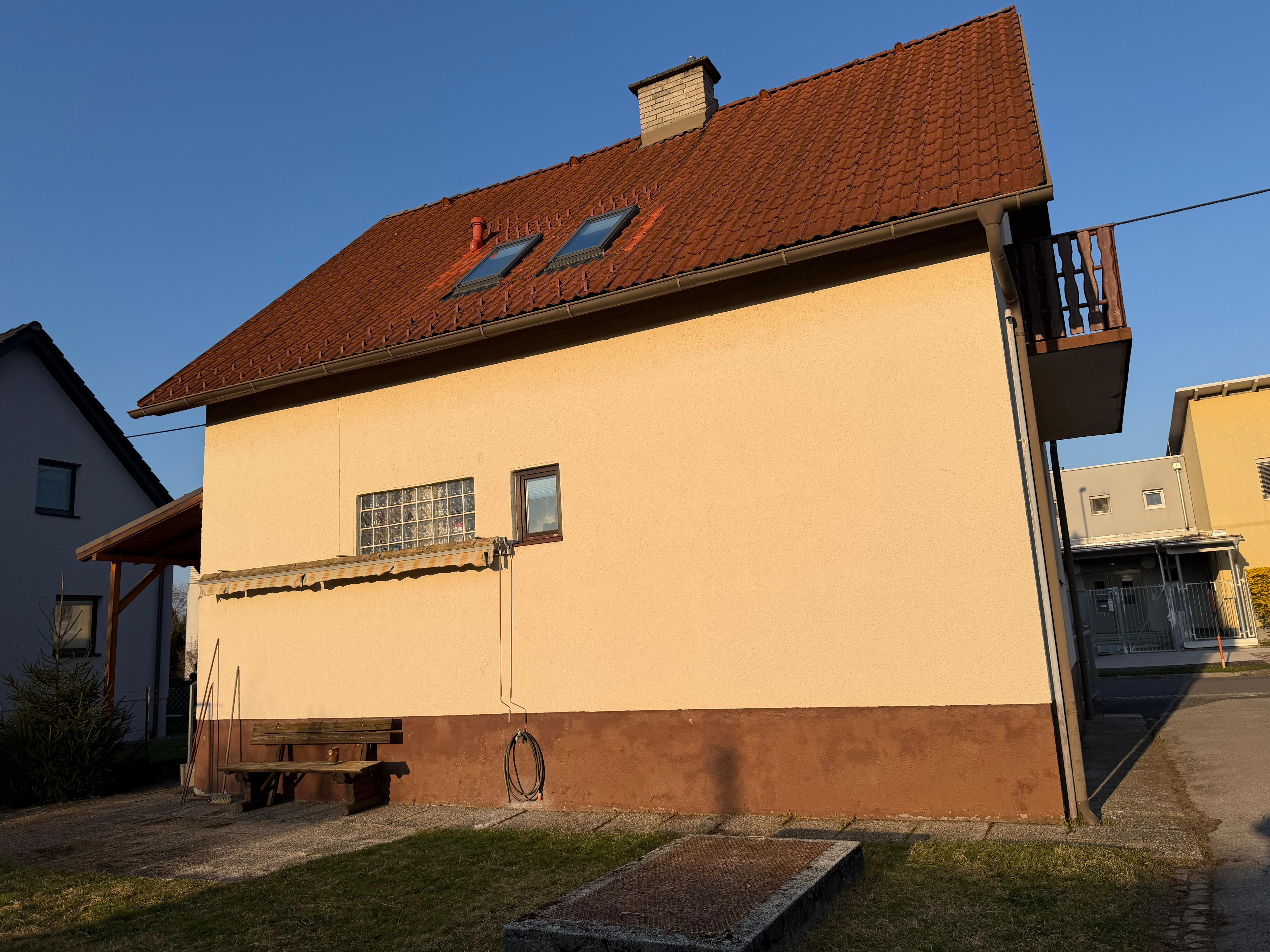 MonteurZimmer: Hausfront - Idyllisches Einfamilienhaus in Klagenfurt für Arbeiter oder Urlauber