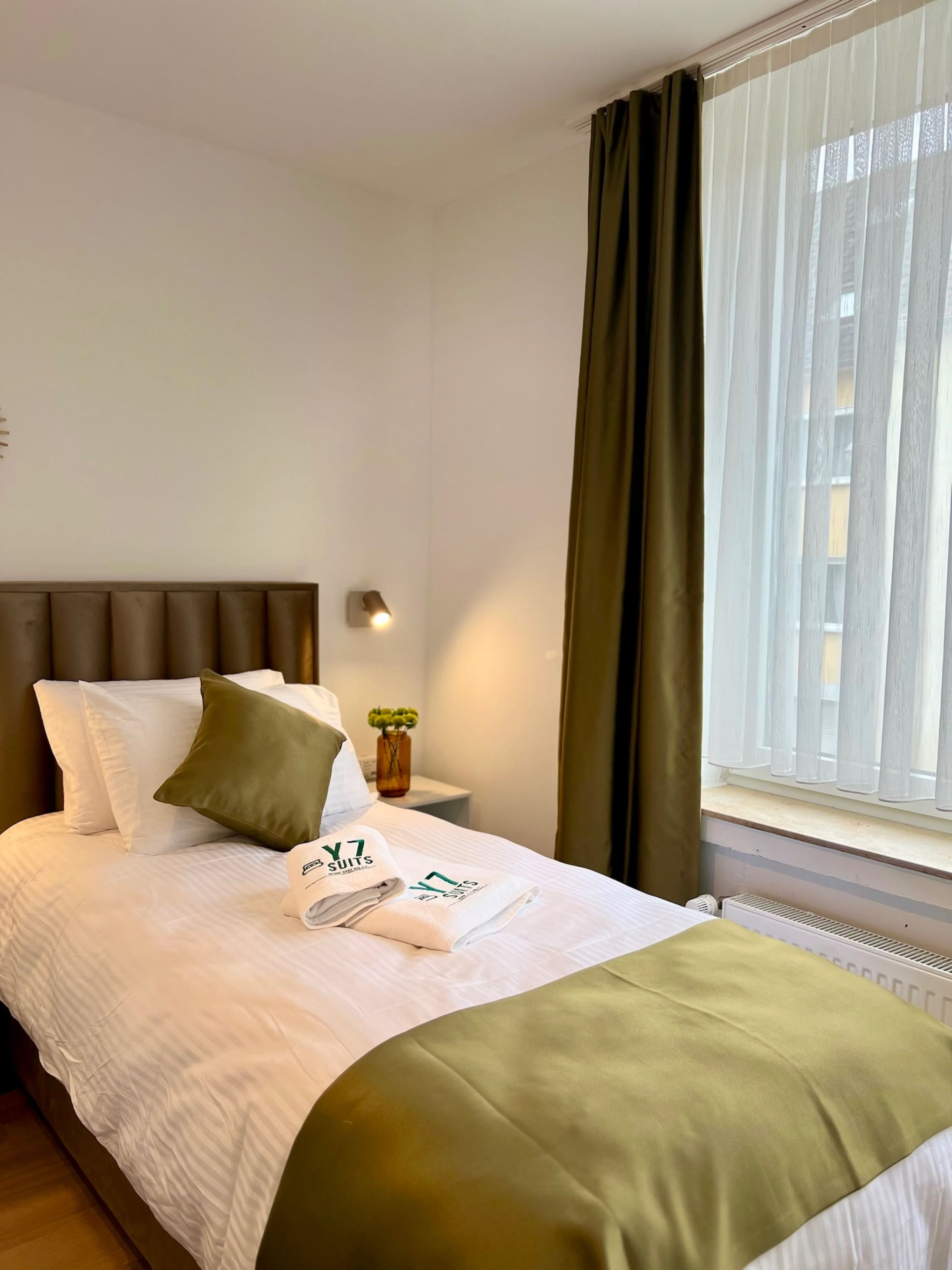 Monteur-Zimmer - Essen - Apartmenthaus in Essen mit 3 Ebenen und privatem Garten