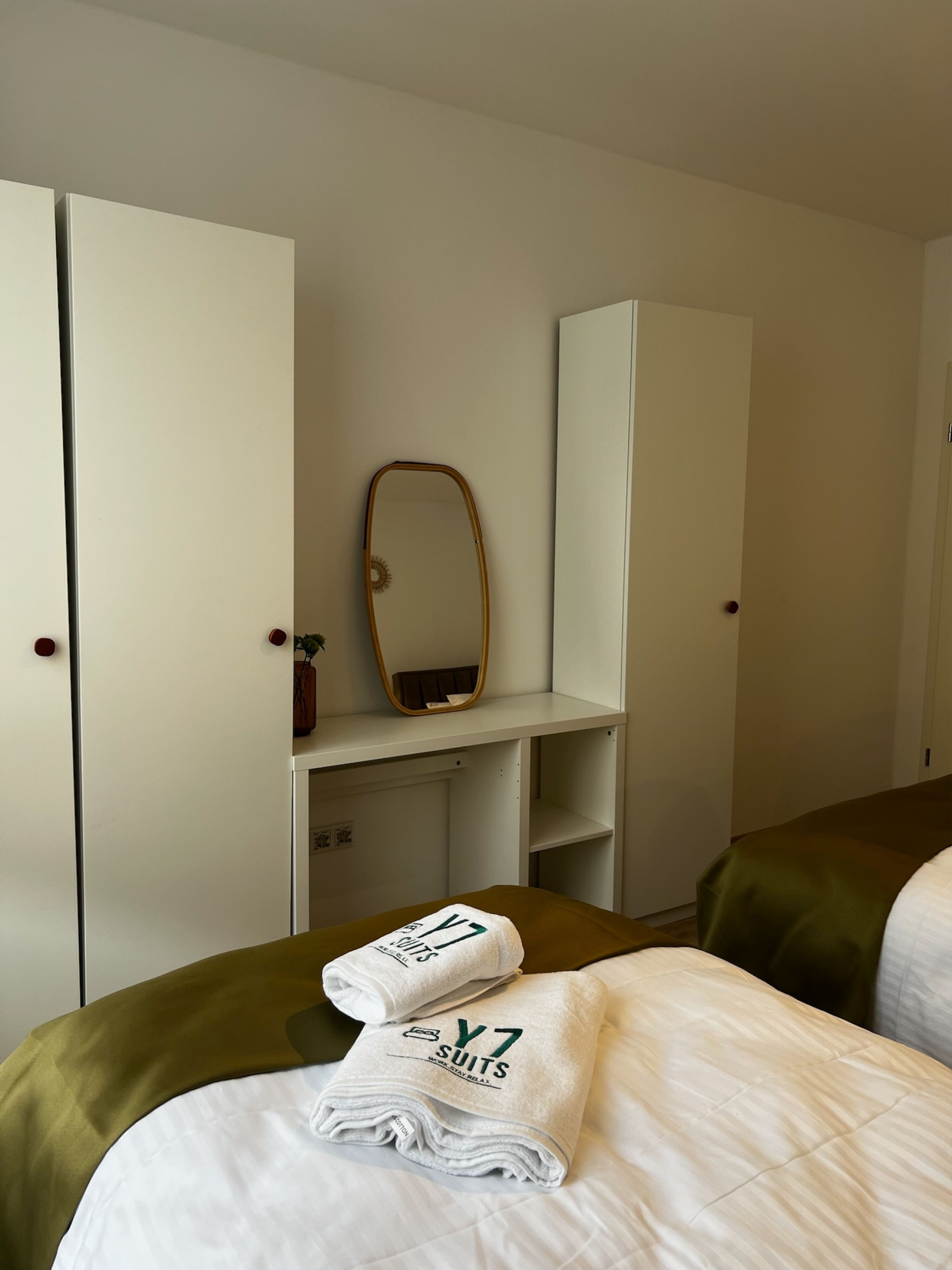 Monteur-Zimmer - Essen - Apartmenthaus in Essen mit 3 Ebenen und privatem Garten