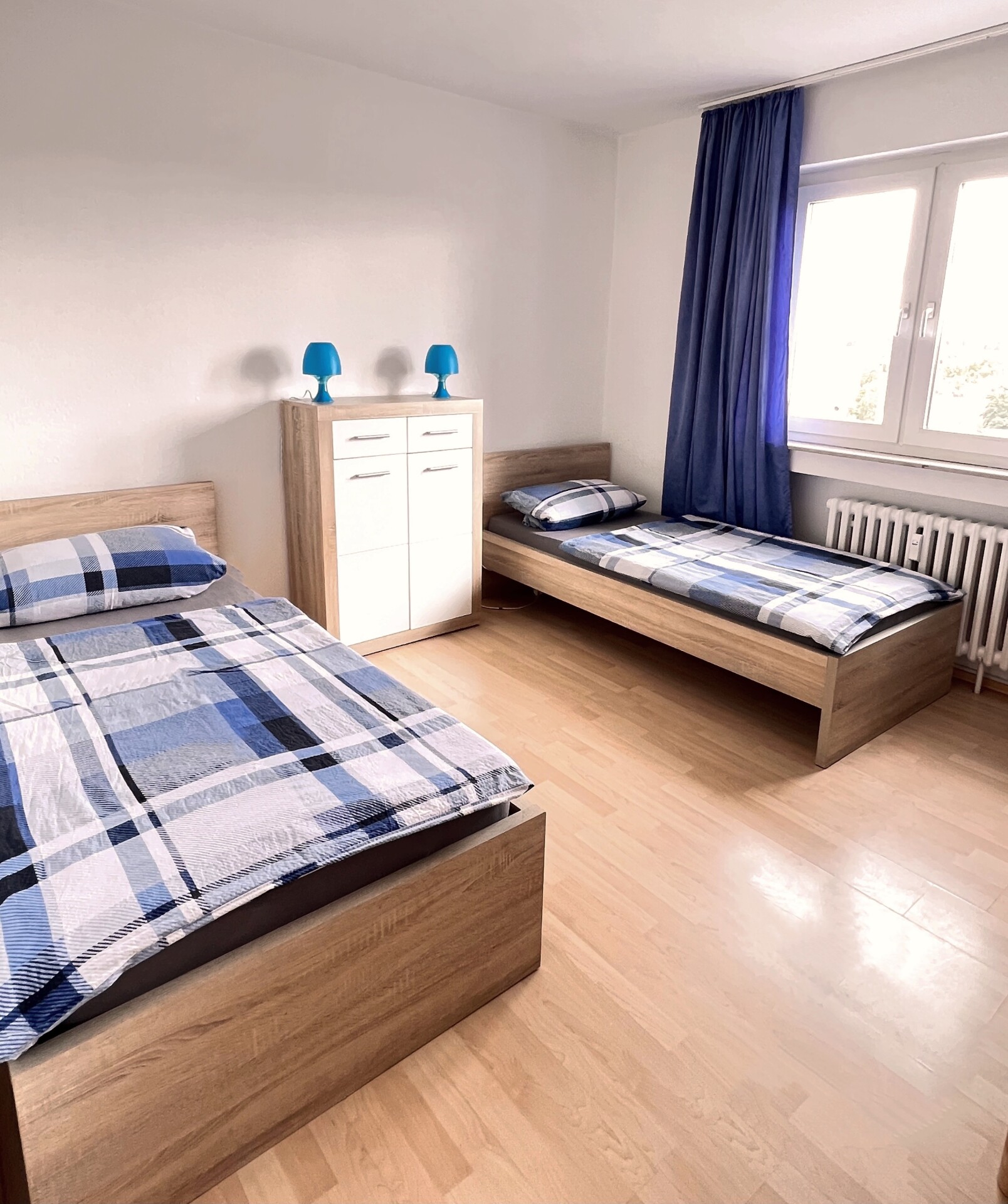 Monteur-Zimmer - Essen - Große Ferienwohnungen Oberhausen mit PKW-Stellplatz u. Waschmaschine