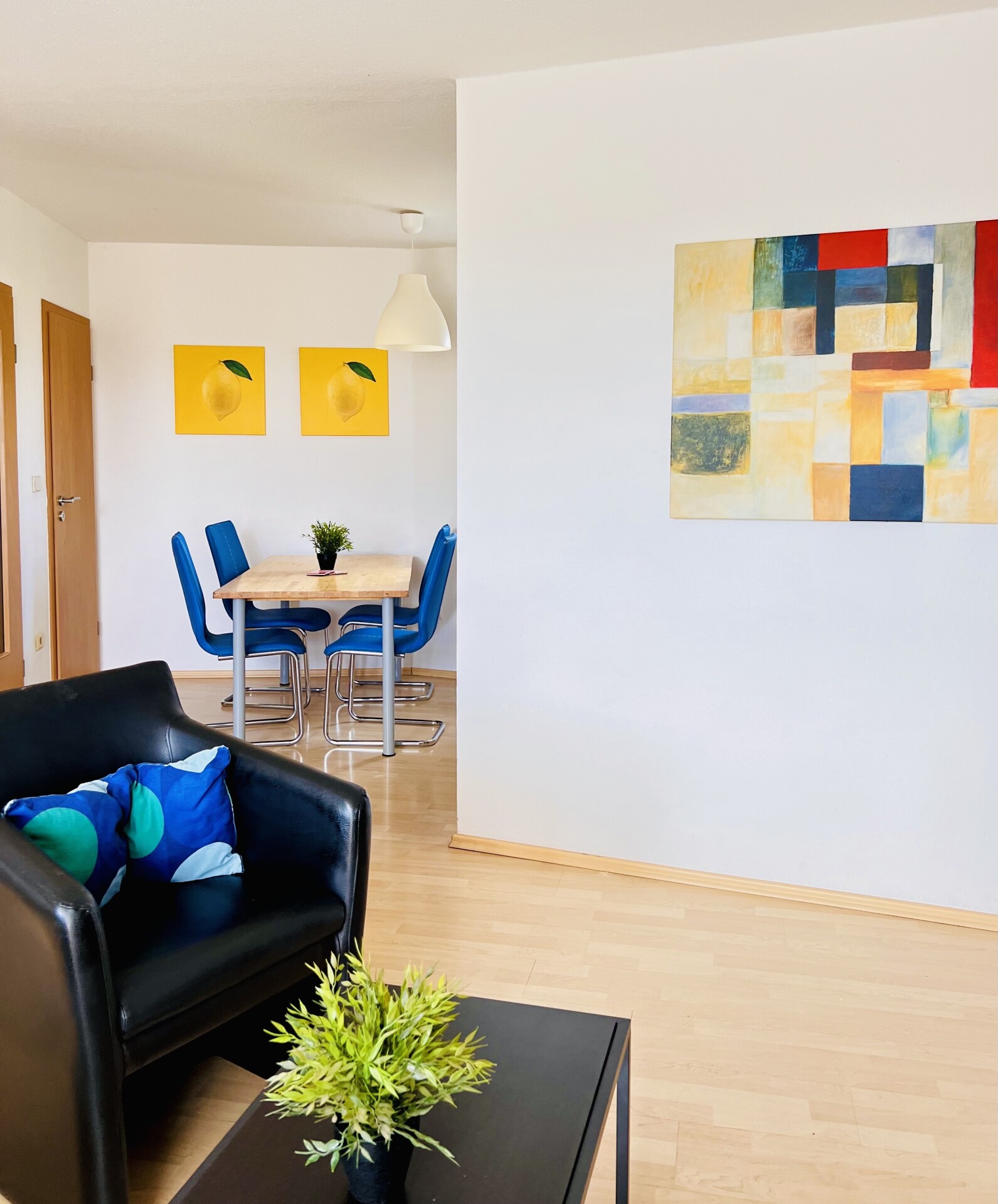 Monteur-Zimmer - Essen - Große Ferienwohnungen Oberhausen mit PKW-Stellplatz u. Waschmaschine