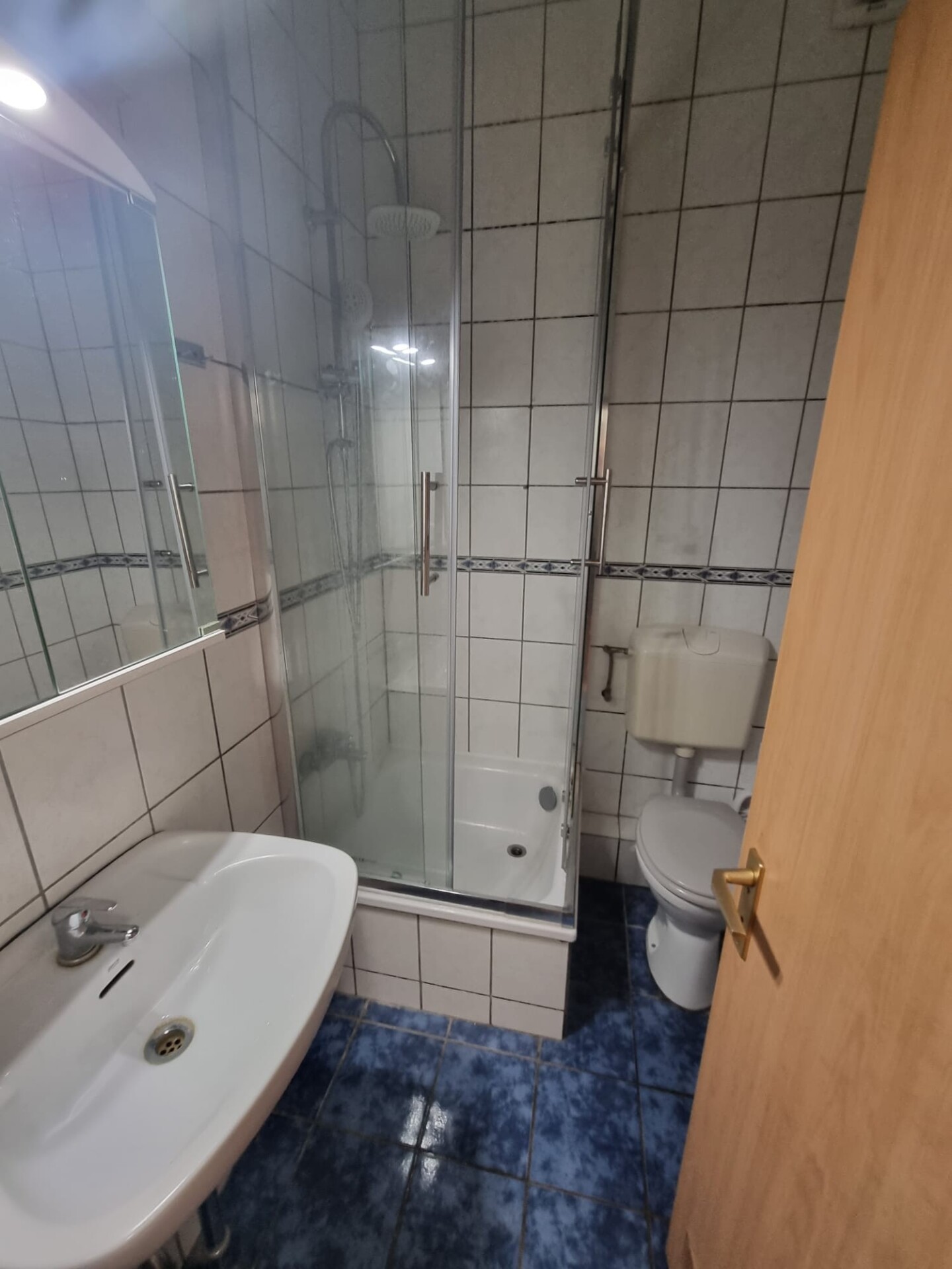 Monteur-Zimmer - Essen - Monteurunterkunft Nähe CentrO Oberhausen - 1OGL