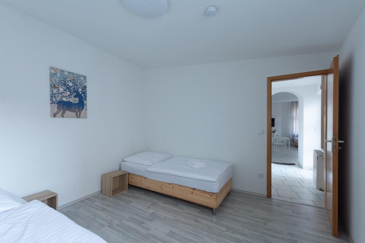 Monteur-Zimmer - Essen - Große benachbarte Monteurwohnungen für Gruppen / Teams