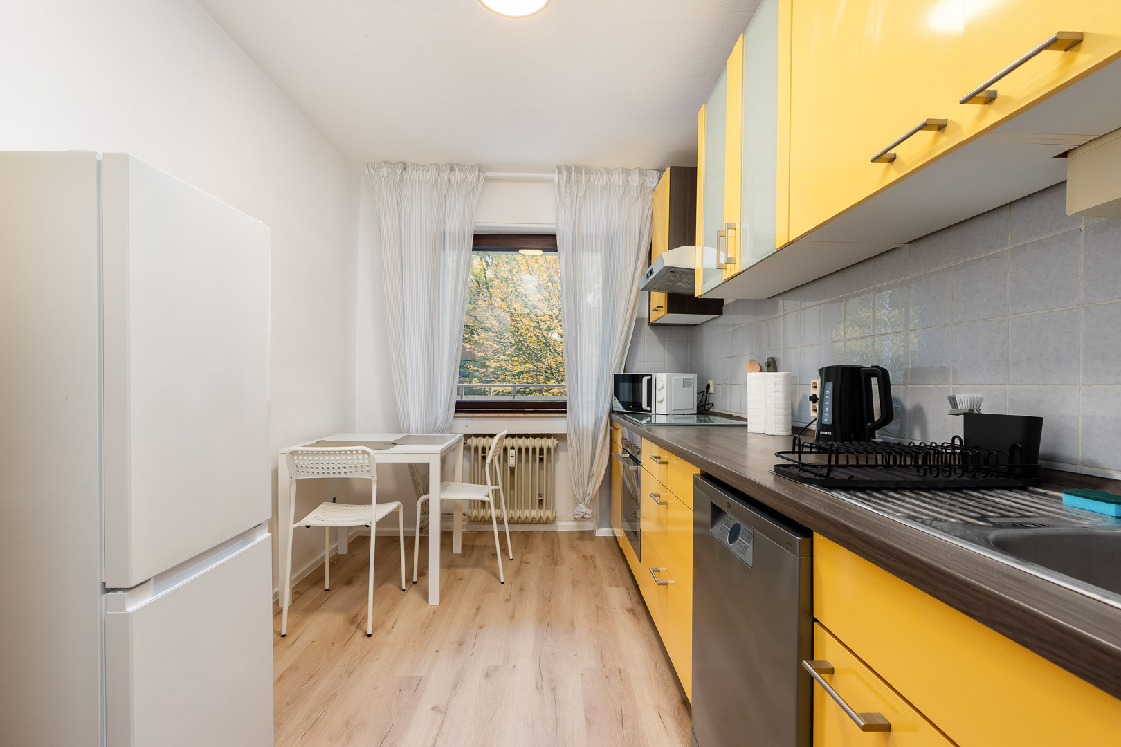 Monteur-Zimmer - Düsseldorf - Frisch sanierte Monteurwohnung: Parkplatz + TV + WLAN +Vollausstattung