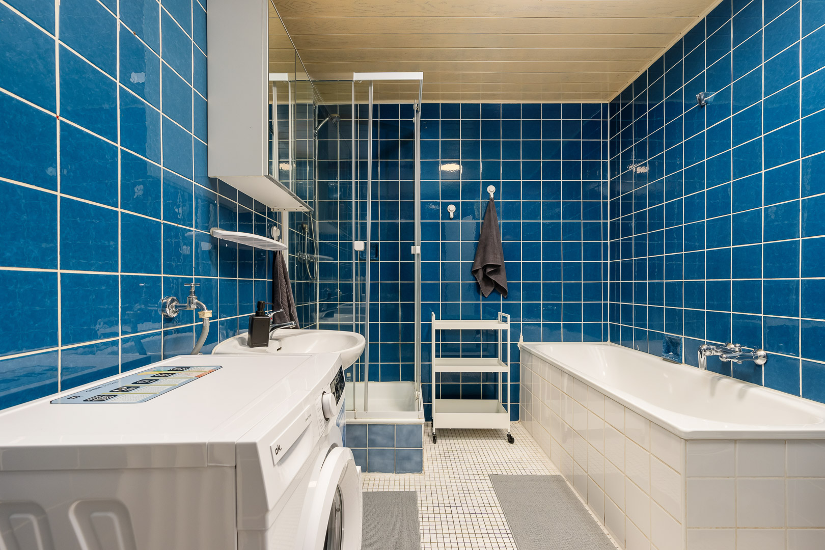 Monteur-Zimmer - Düsseldorf - Frisch sanierte Monteurwohnung: Parkplatz + TV + WLAN +Vollausstattung