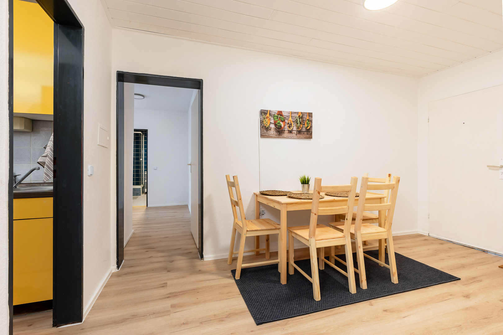 Monteur-Zimmer - Düsseldorf - Frisch sanierte Monteurwohnung: Parkplatz + TV + WLAN +Vollausstattung