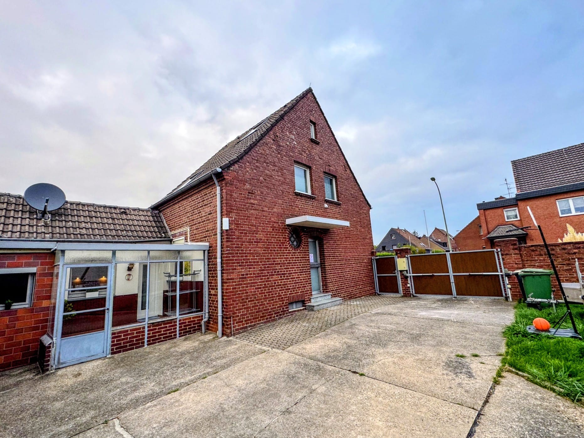 Monteur-Zimmer - Düsseldorf - Strabon Haus Freistehendes Einfamilienhaus