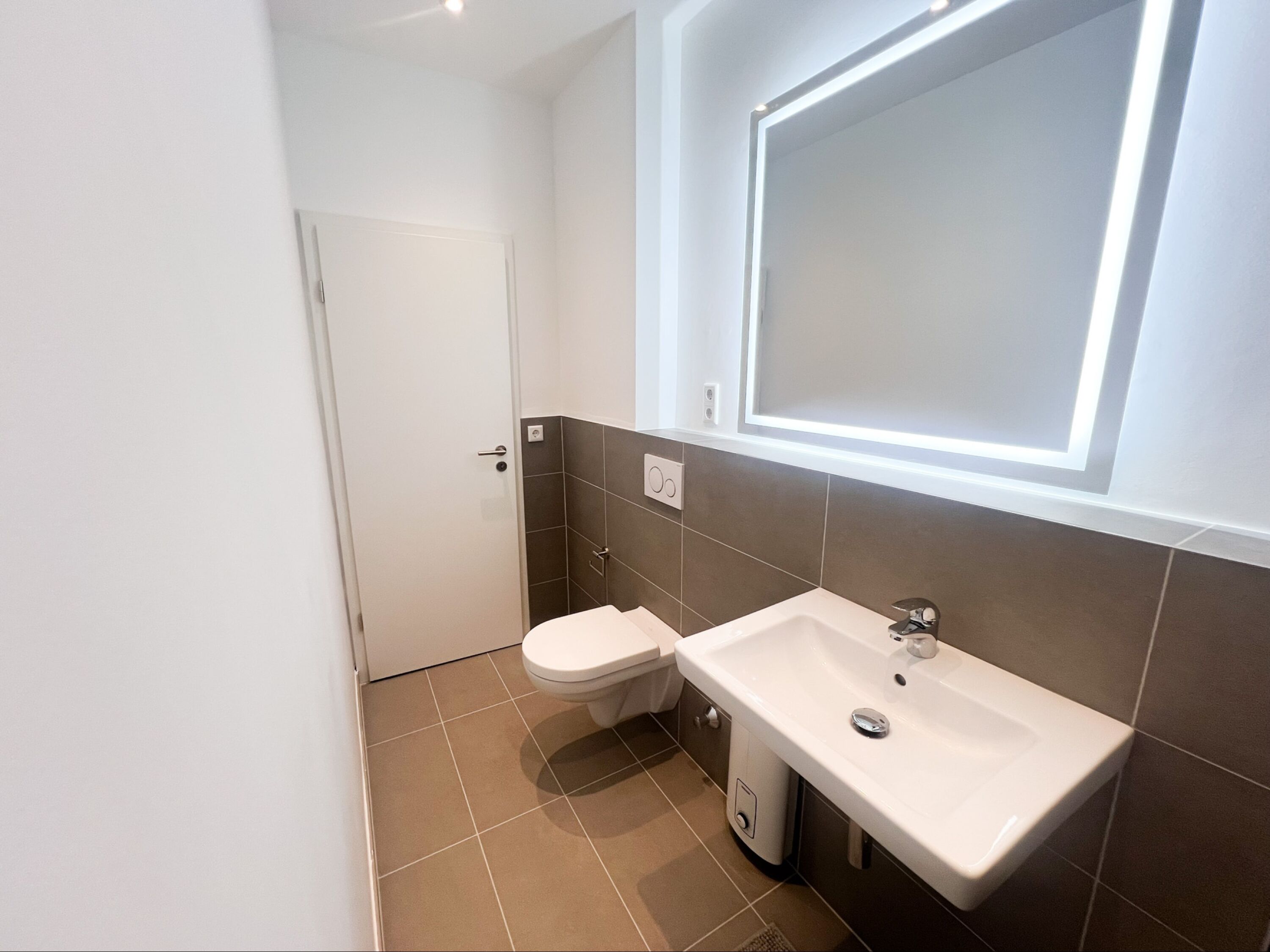 Monteur-Zimmer - Düsseldorf - Apartment für 7 Pers. mit 3 Schlafzimmern in Düsseldorf