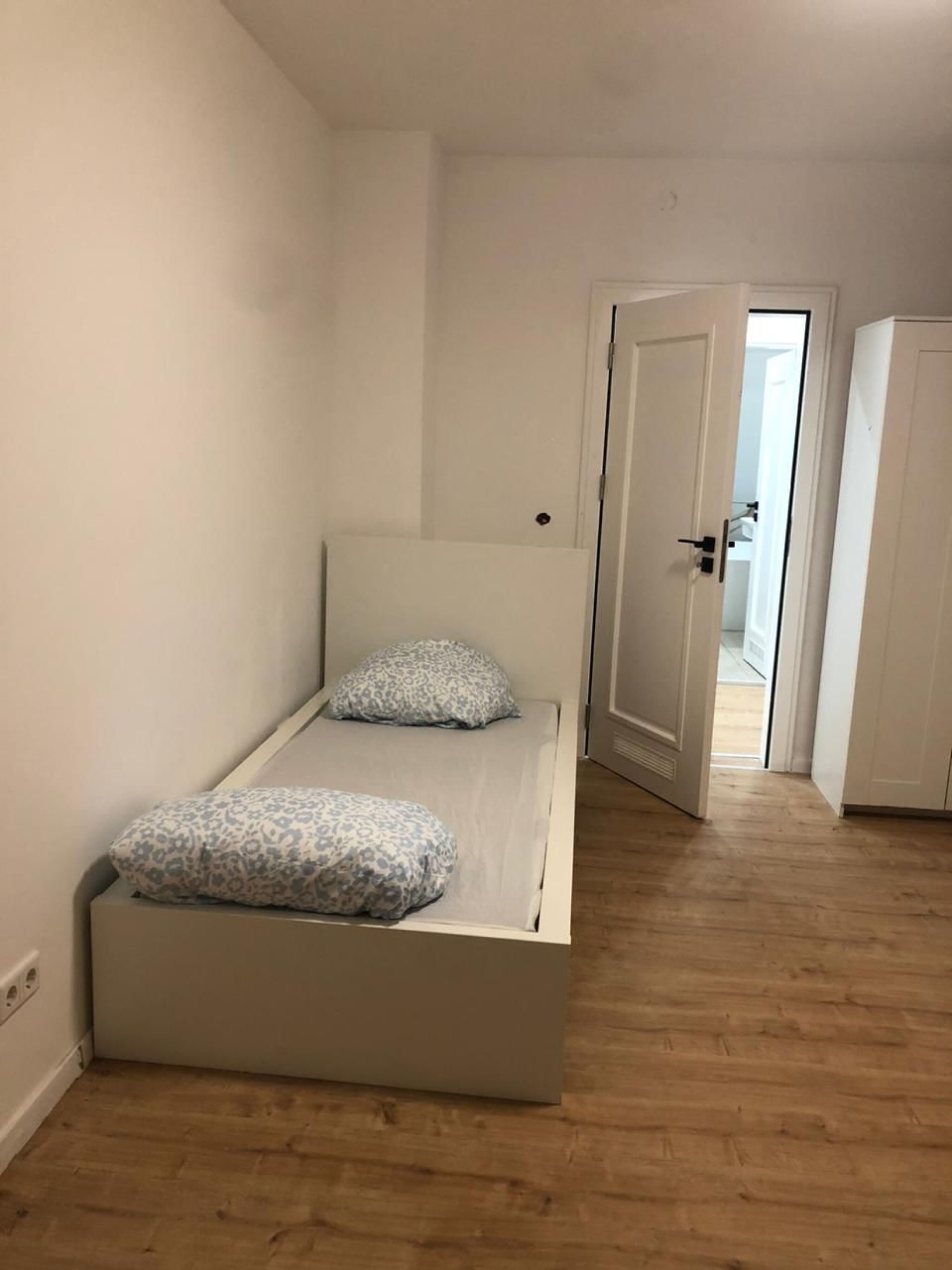 Monteur-Zimmer - Düsseldorf - Monteurzimmer Appartment Schlaf-Platz e.G.