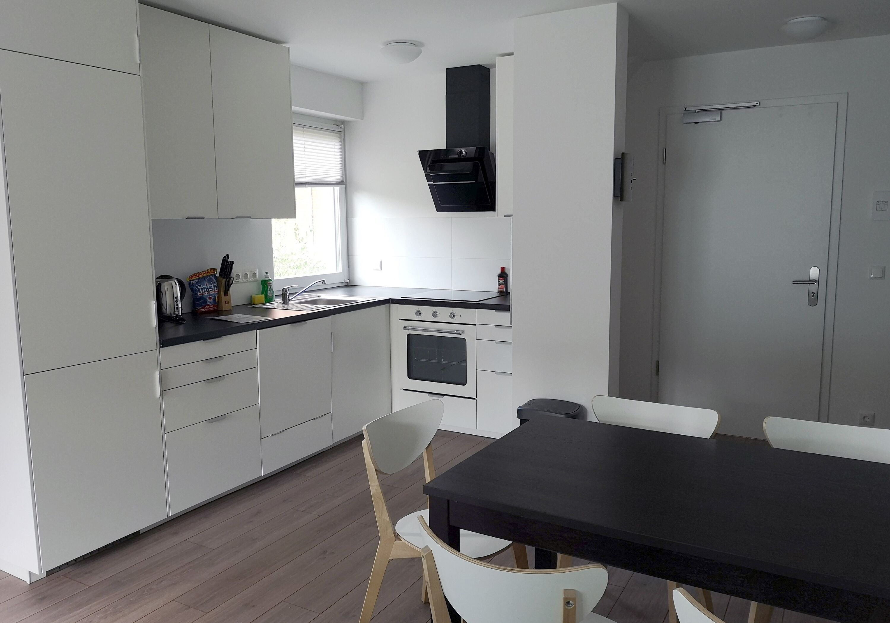 Monteur-Zimmer - Düsseldorf - Frankfurter Bett- Top ausgestattete Wohnung mit allen Extras