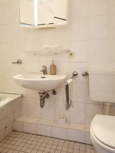 Monteur-Zimmer - Düsseldorf - ab 16,00 € / Herz International (Düsseldorf) / 20 Per. maximal