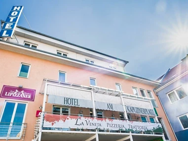 MonteurZimmer: Hotel am Kapuzinerplatz: Ihr innovatives Business Hotel im Herzen von Knittelfeld