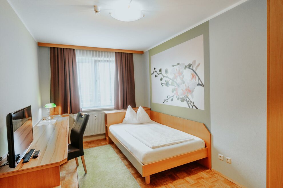 MonteurZimmer: Hotel am Kapuzinerplatz: Ihr innovatives Business Hotel im Herzen von Knittelfeld