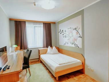MonteurZimmer: Hotel am Kapuzinerplatz: Ihr innovatives Business Hotel im Herzen von Knittelfeld