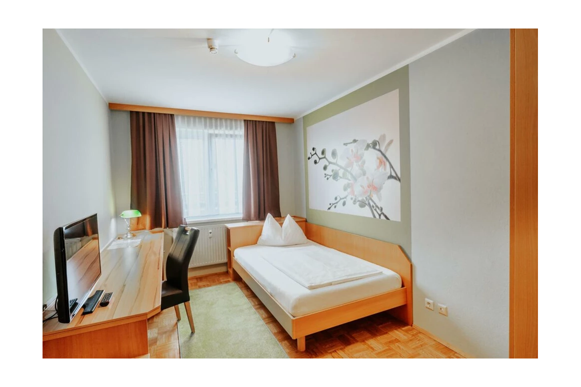 MonteurZimmer: Hotel am Kapuzinerplatz: Ihr innovatives Business Hotel im Herzen von Knittelfeld