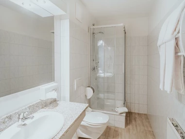 MonteurZimmer: Hotel am Kapuzinerplatz: Ihr innovatives Business Hotel im Herzen von Knittelfeld